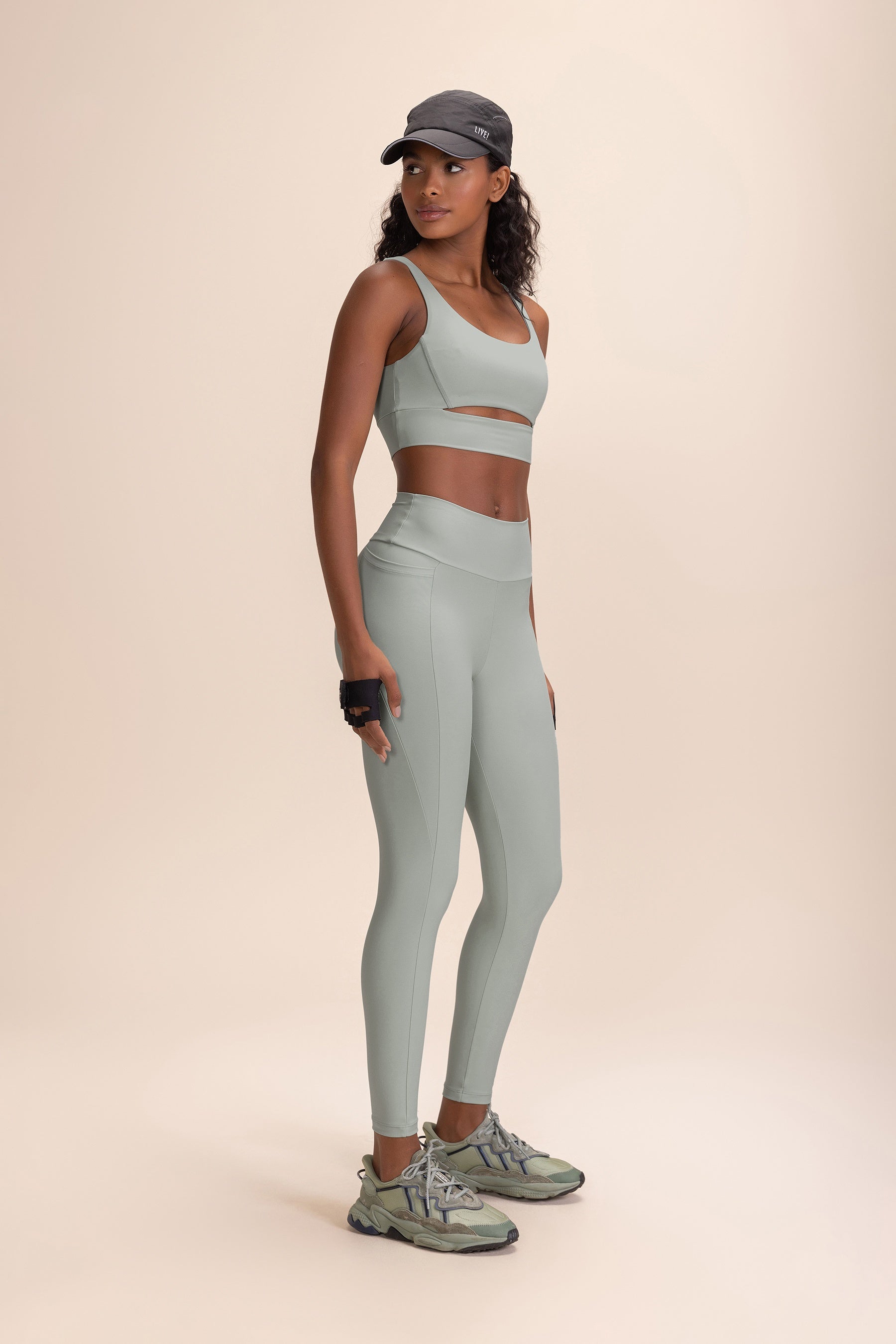 High-Quality Green Sports Bra for Women - Moisture-Wicking Workout Top for Running, Yoga & Gym - Comfortable Fitness Apparel for Active Lifestyles