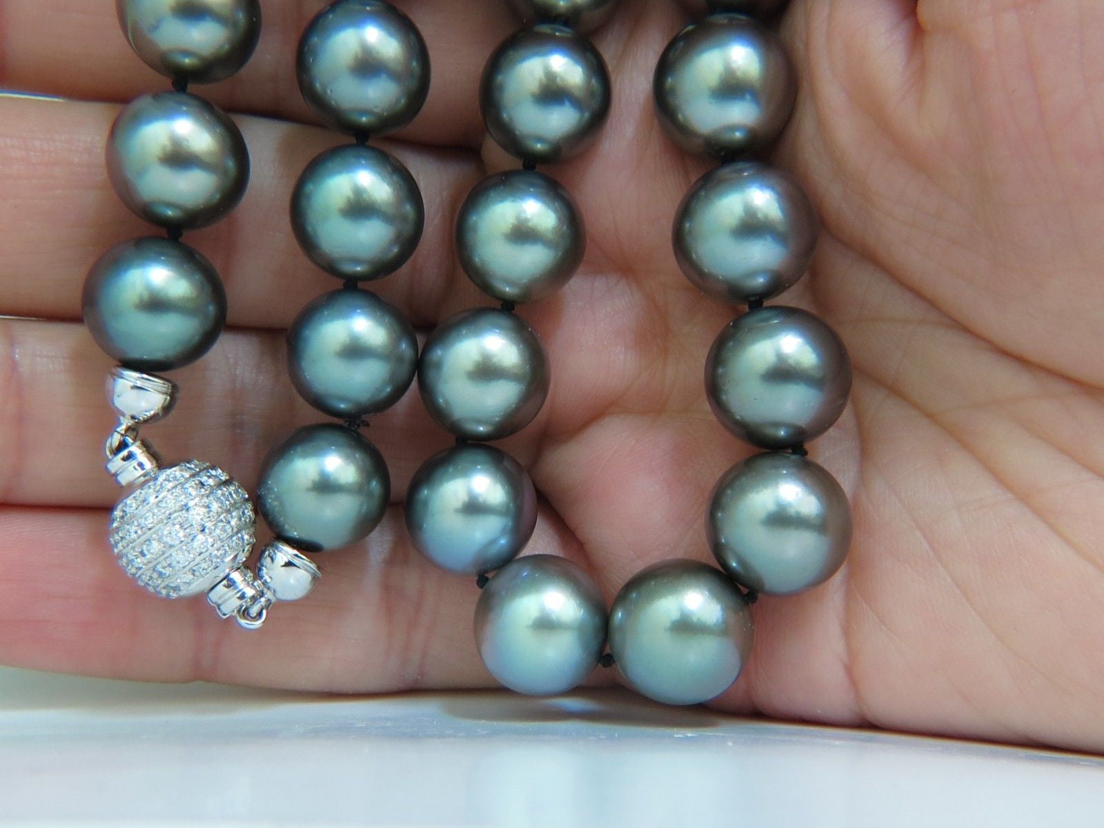 GIA Certified Tahitian Black-Lipped Oyster Gray Pearl Necklace - 18K Gold with 1.00ct Diamond Clasp - Elegant Jewelry for Weddings & Special Occasions