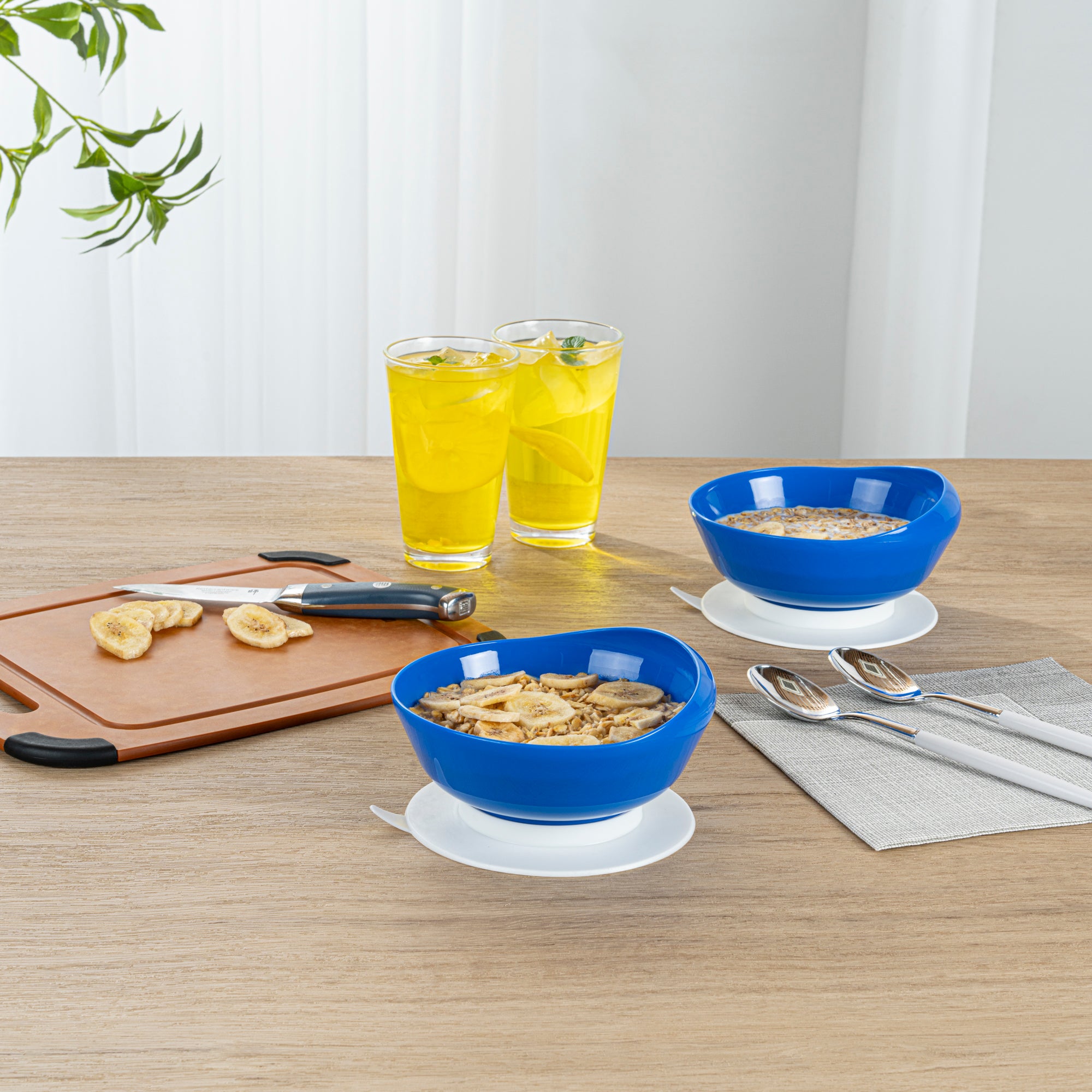 Adapt Tek 19 oz Round Blue Plastic Scoop Bowl with Spillproof Design & Suction Base - 5.75