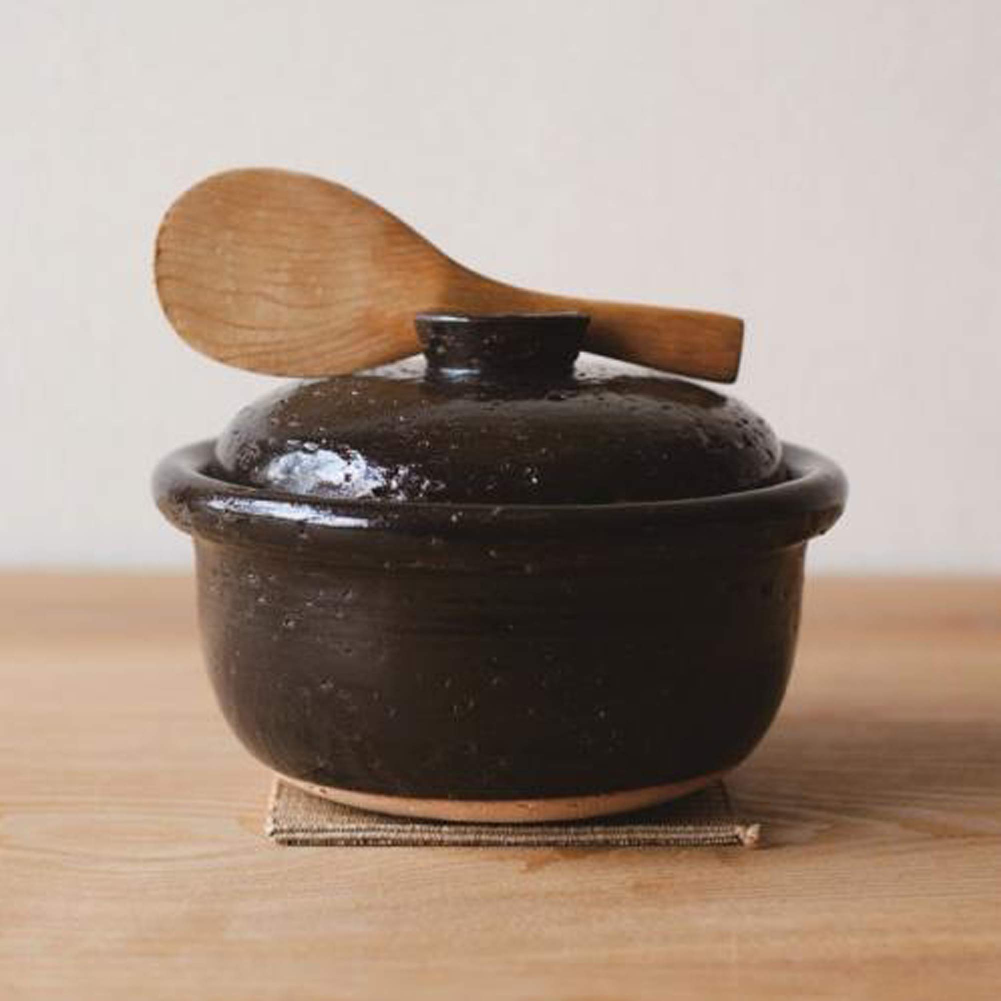 Premium Japanese Donabe Clay Rice Cooker - 2 Go (1200cc) Traditional Black Pot for Perfect Sticky Rice, Sushi & Hot Pot - Ideal for Home Cooking & Authentic Asian Meals