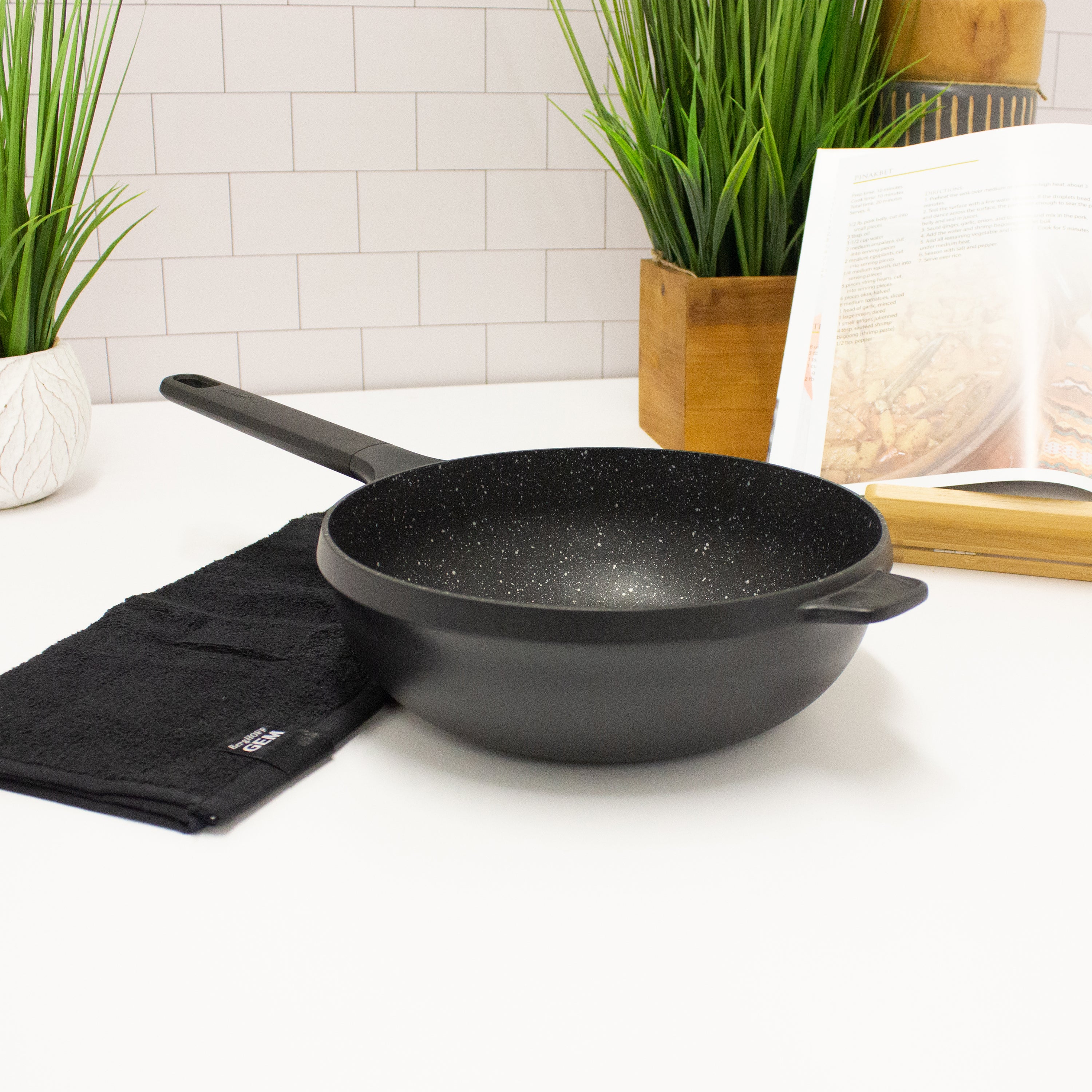 BergHOFF GEM 11-Inch Nonstick Stir Fry Pan 4.1Qt Black - Perfect for Sauteing, Frying & Cooking Healthy Meals at Home