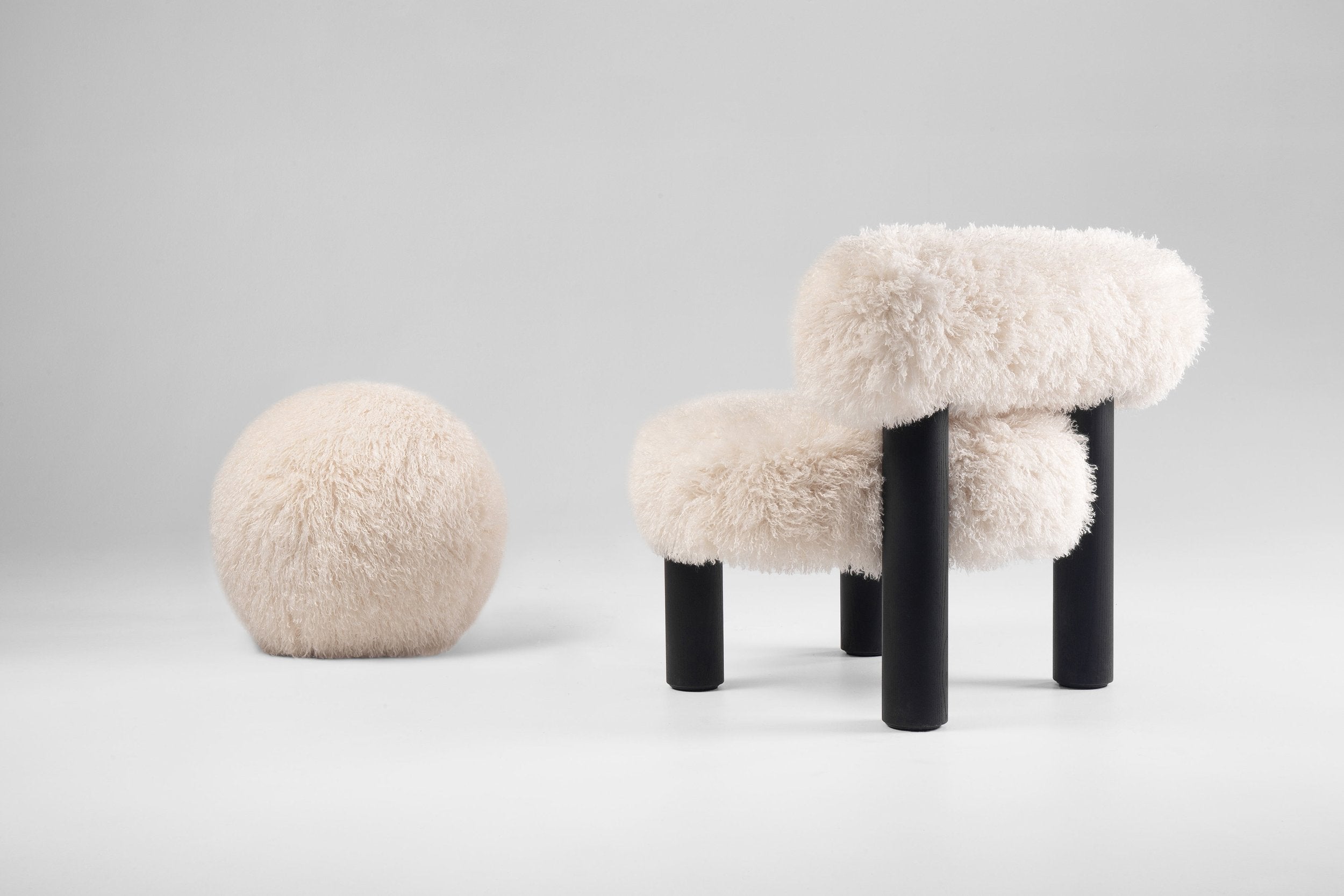 Noom Gropius Spheric Ottoman Fluffy Edition - Modern Round Pouf with Soft Plush Fabric, Perfect for Living Room, Bedroom & Nursery Decor