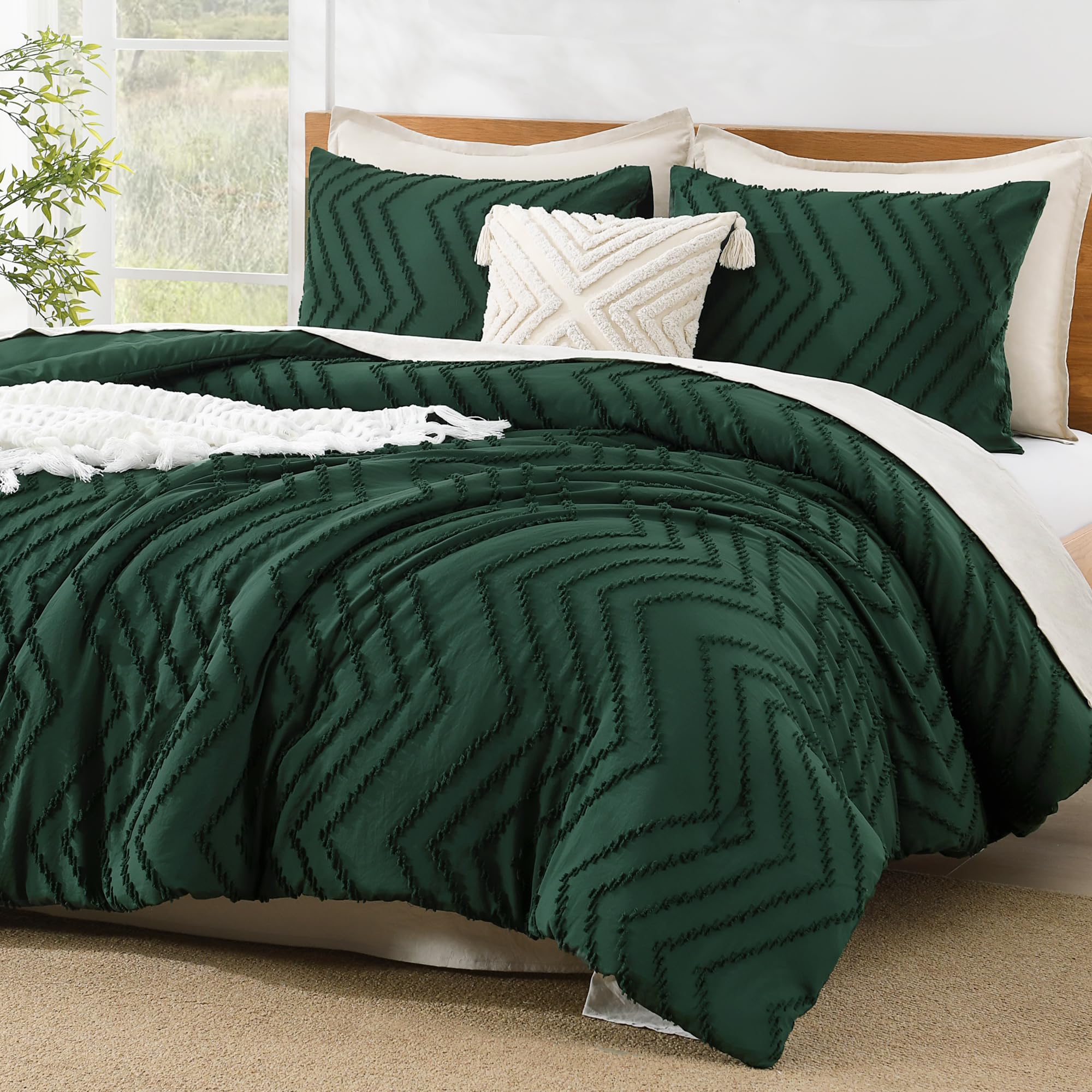 Litanika King Size Comforter Set - Dark Emerald Green 3 Piece Lightweight Down Alternative Bedding, Tufted Fluffy Comforter for All Seasons | Perfect for Master Bedroom, Guest Room & Gift Giving