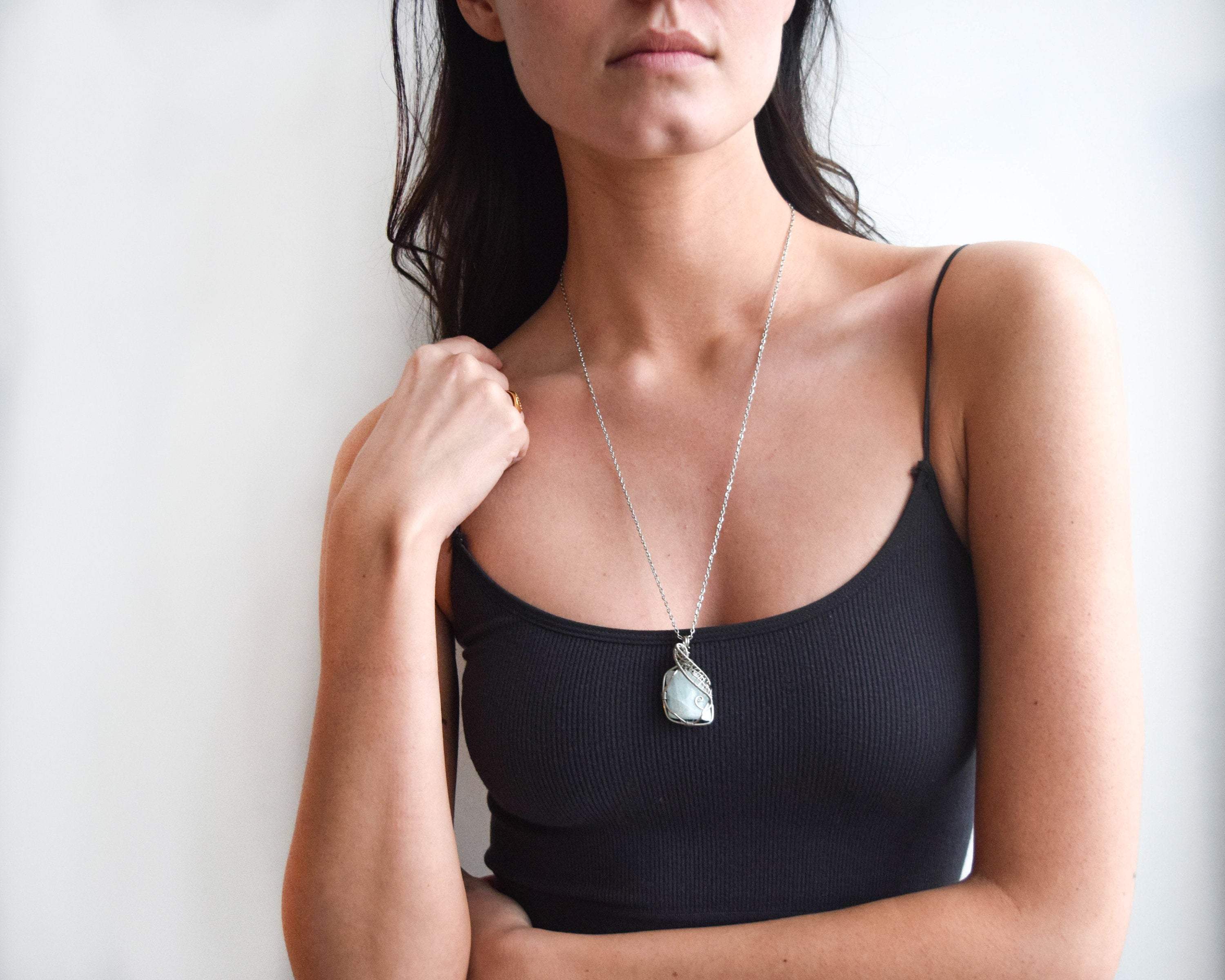 Natural Raw Blue Aquamarine Crystal Necklace Pendant - Healing Stone Jewelry for Women, Spiritual Gift for Meditation & Energy Balancing