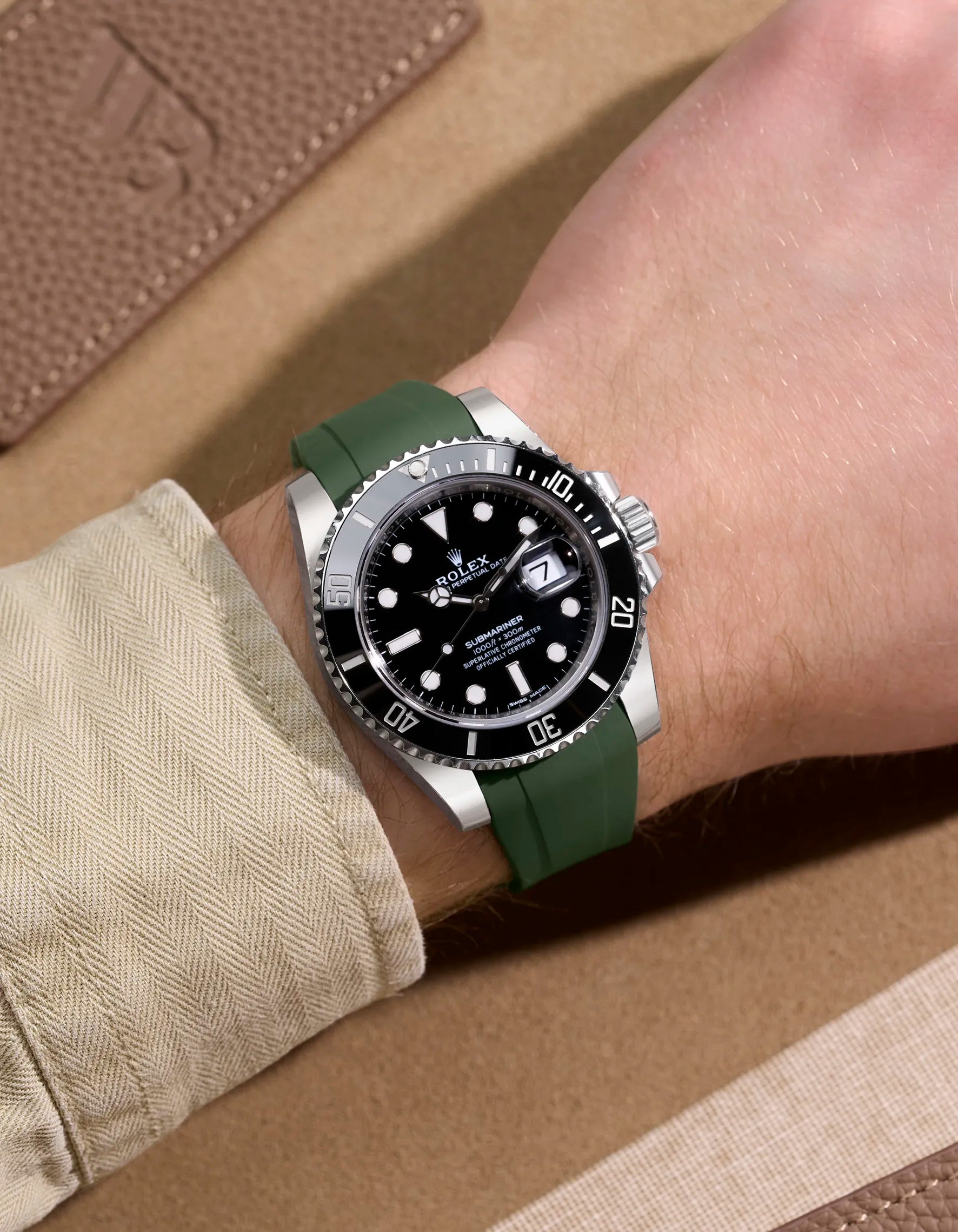 Premium FKM Rubber Watch Band with Original Clasp for Rolex Submariner 116610LN & 114060LN – Durable, Waterproof Replacement Strap for Diving, Swimming & Outdoor Activities