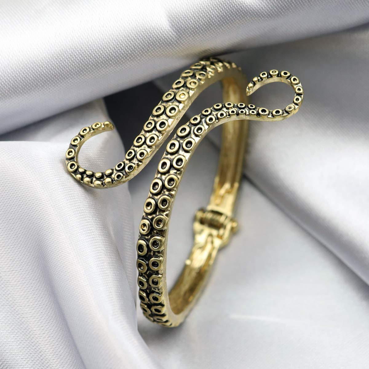 RechicGu Octopus Tentacle Bracelet - Gothic Sea Creature Jewelry with Hinged Cuff Design for Women - Perfect for Halloween, Cosplay, and Dark Fashion Accessories