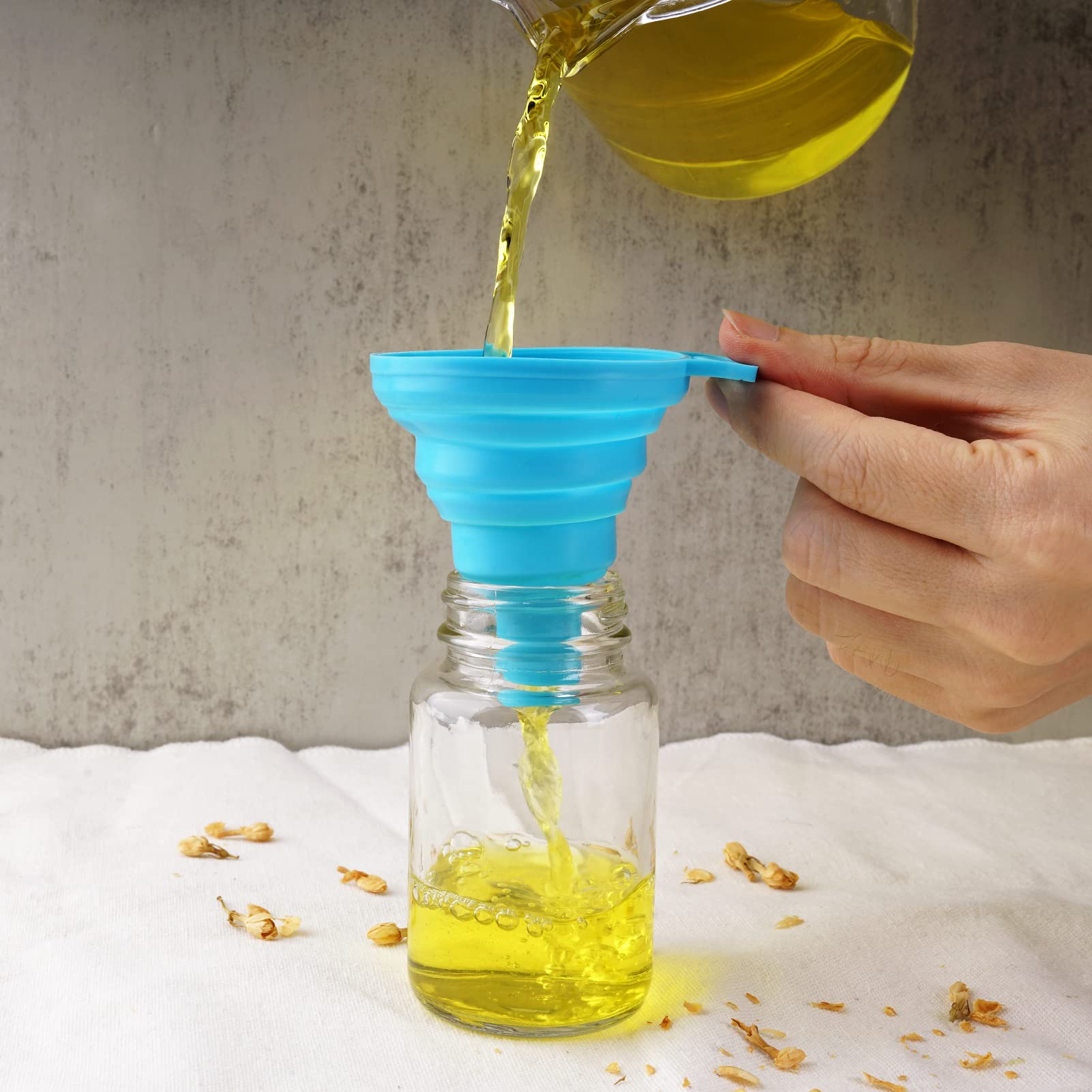 8 Pack 3.5oz Clear Glass Juice Shot Bottles with Leak-Proof Lids - Reusable Beverage Containers for Juicing, Storage & Travel - Includes Cleaning Brush & Funnel (Perfect for Smoothies, Cocktails & Meal Prep)