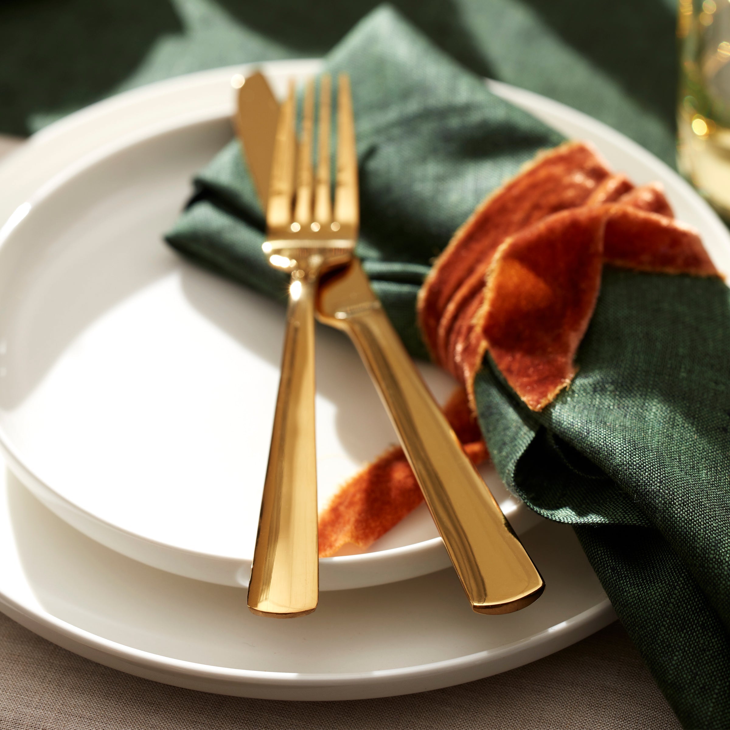 Aptitude Gold 20-Piece Flatware Set - Stainless Steel Silverware Set for 4, Elegant Dinnerware Cutlery Set for Wedding, Holiday, and Everyday Dining