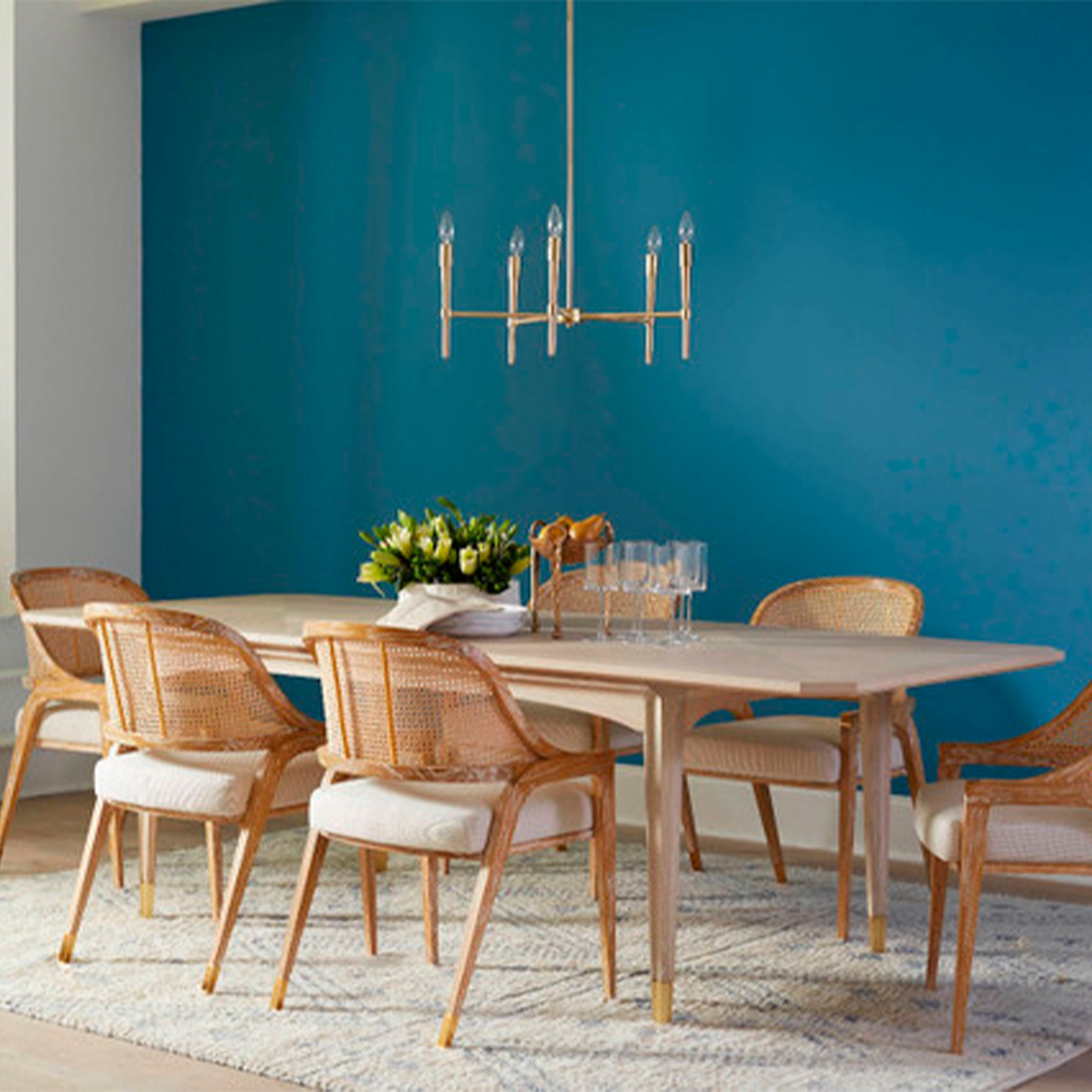 Bertram Extendable Dining Table - Expandable Wooden Table for 6 to 10 People - Perfect for Family Gatherings & Dinner Parties