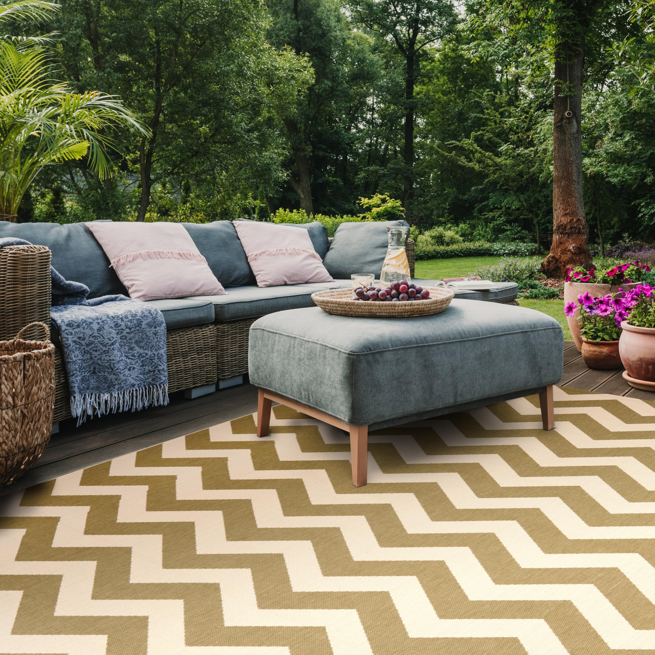 SAFAVIEH Courtyard Collection 5'3