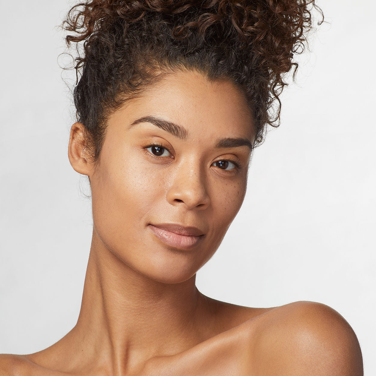 Estée Lauder Double Wear Stay-in-Place Makeup Foundation - 24 Hour Wear, Oil-Free, Medium to Full Coverage - Perfect for Long Days, Weddings & Special Events