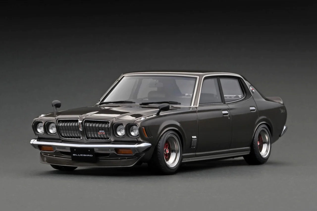 1:18 Scale Nissan Laurel 2000SGX (C130) Diecast Model Car - Brown Metallic Finish - Collectible Vintage Japanese Car Model for Display & Gifts
