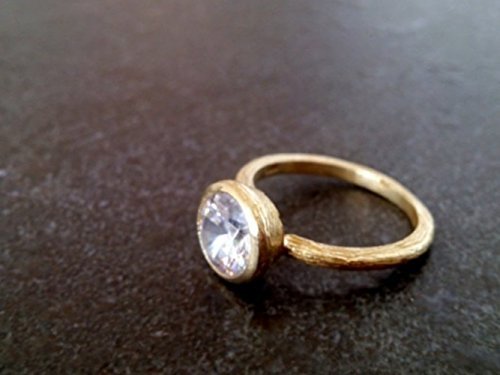 Round Crystal Quartz Ring - Clear Quartz Gemstone Ring for Women - 14K Gold Stacking Ring - Faceted Bridal Ring for Engagement & Wedding - Elegant Texture Mat Jewelry Gift for Her - Perfect for Everyday Wear, Special Occasions & Stacking Style