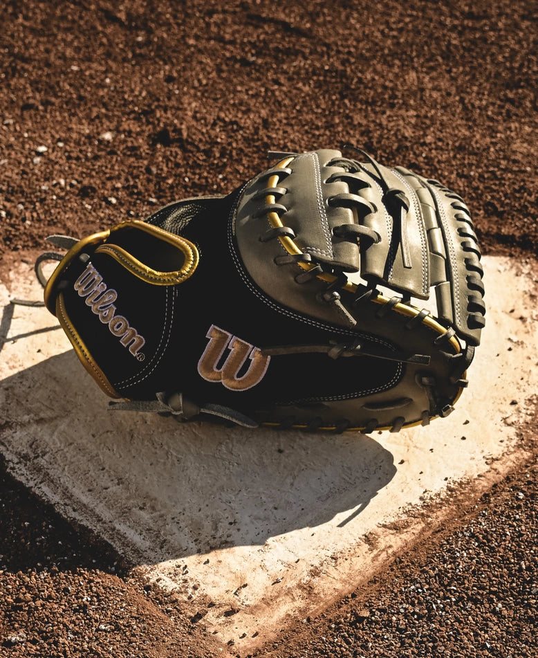 Wilson A2000 FPCM23 34 Fastpitch Catcher's Mitt - Premium Leather Softball Glove for Women & Girls - Perfect for Competitive Games & Training Sessions - SPRING 2025: WBW10274434