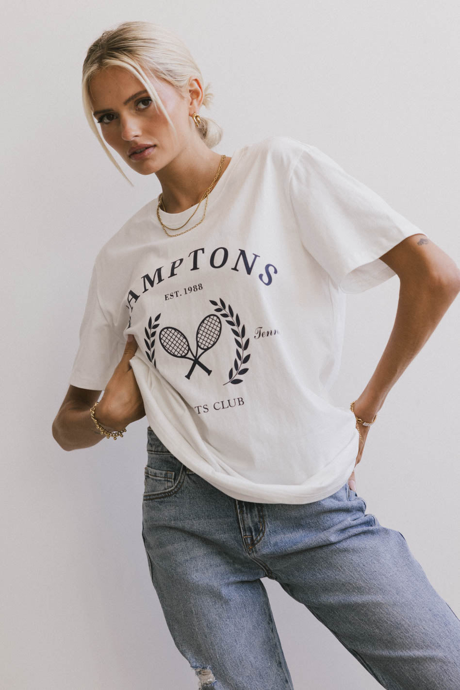 Hamptons Sports Graphic Tee - Casual Cotton T-Shirt for Men & Women | Vintage Athletic Style | Perfect for Gym, Beach & Weekend Wear