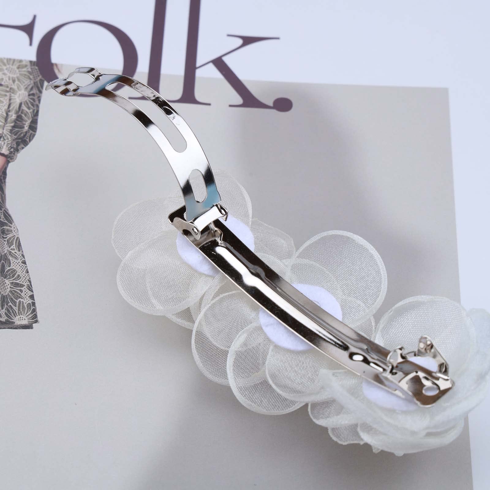 Allereya White Flower Hair Clip Barrette - Elegant Floral Hairpin for Women & Girls, Wedding Bridal Hair Accessories, Ponytail Holder, Perfect Gift for Special Occasions - Great for Weddings, Parties, and Everyday Wear
