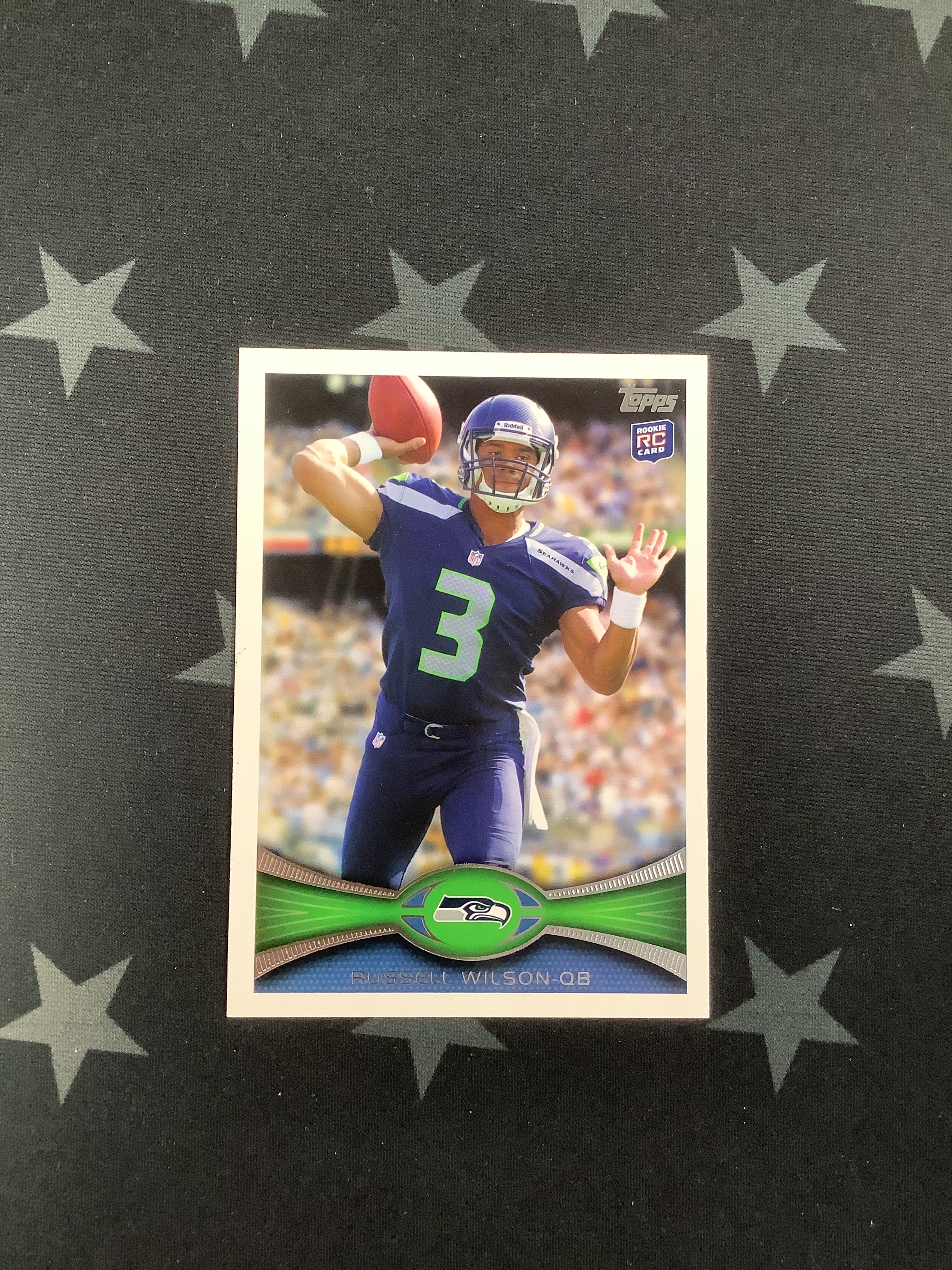 2012 Topps Football Russell Wilson Rookie Card #165 - Collectible Sports Memorabilia for Fans and Investors | Perfect for Display, Trading, and Gifting
