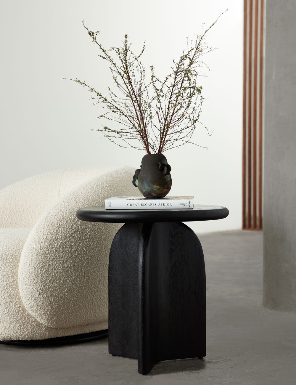 Ada Round Side Table - Modern End Table for Living Room, Bedroom & Office - Small Accent Table with Sturdy Metal Base - Perfect for Coffee, Books & Decor