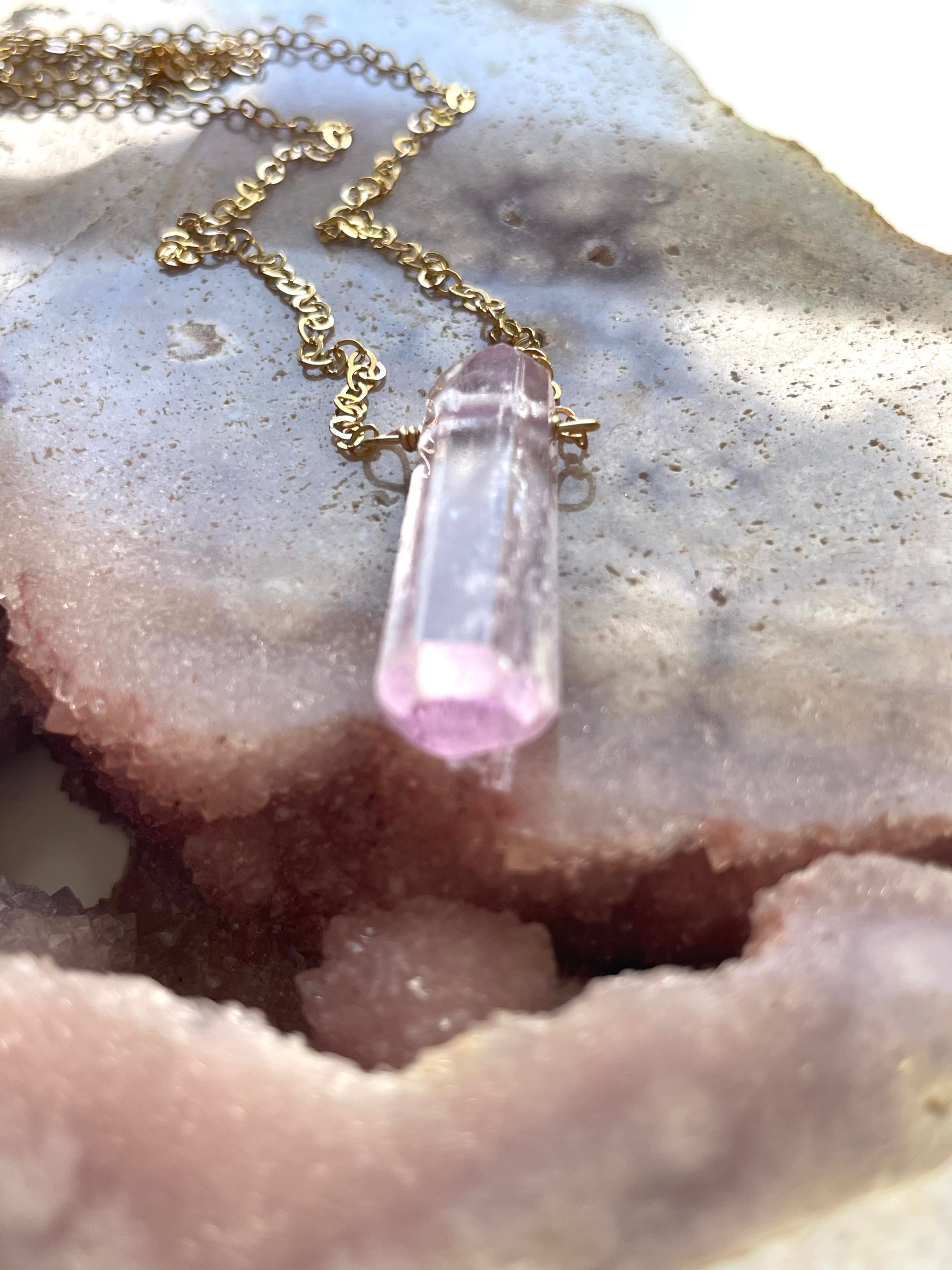 Natural Raw Kunzite Crystal Point Pendant Necklace - Healing Stone Jewelry for Women, Chakra Balancing & Spiritual Protection | Perfect for Meditation, Yoga & Energy Work