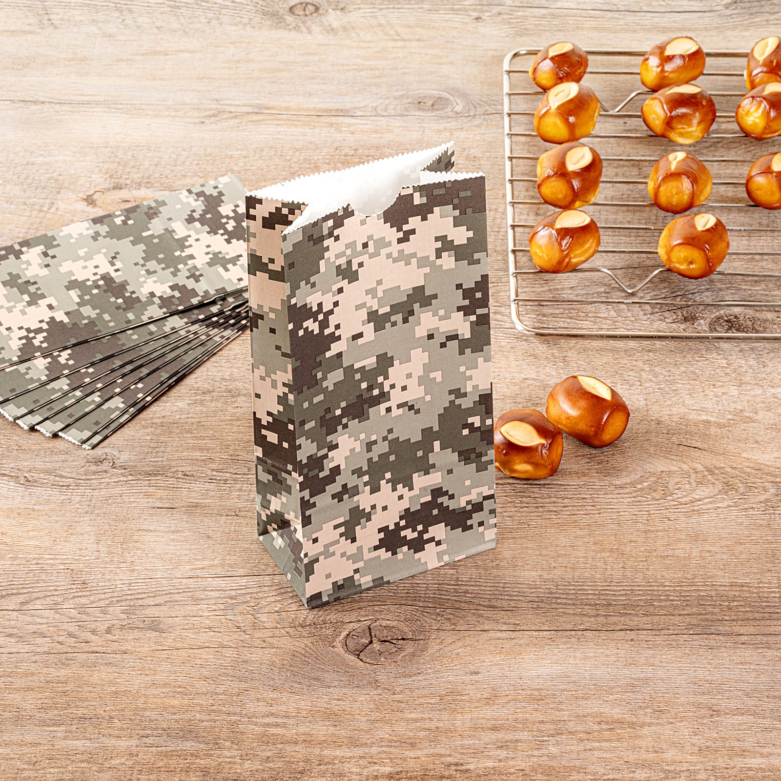 Camouflage Paper Bags 2 lb Capacity - 4.25
