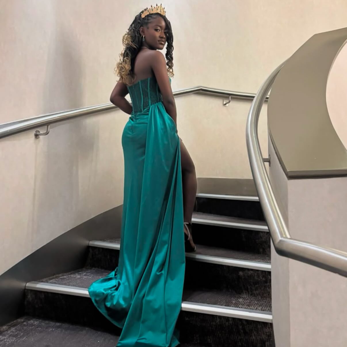 Elegant Mermaid Green Prom Dress - Satin Formal Gown for Birthday Party, Evening Gala & Special Occasions - Style J6211
