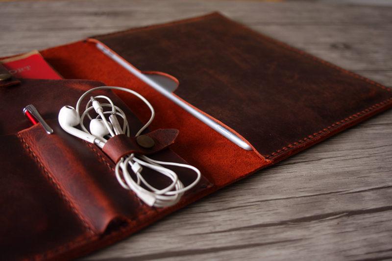 Personalized Engraved Leather Case for iPad 10.2 (7th/8th/9th Gen) - Premium Protective Cover with Custom Name/Initials - Perfect for Work, Travel & Gift Giving