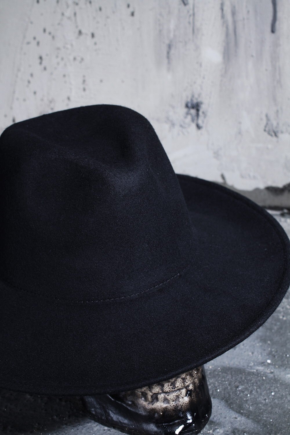 Stylish Men's Noir Wool Felt Fedora Hat - Classic Black Urban Fashion Accessory for Casual Outfits, Parties and Outdoor Events