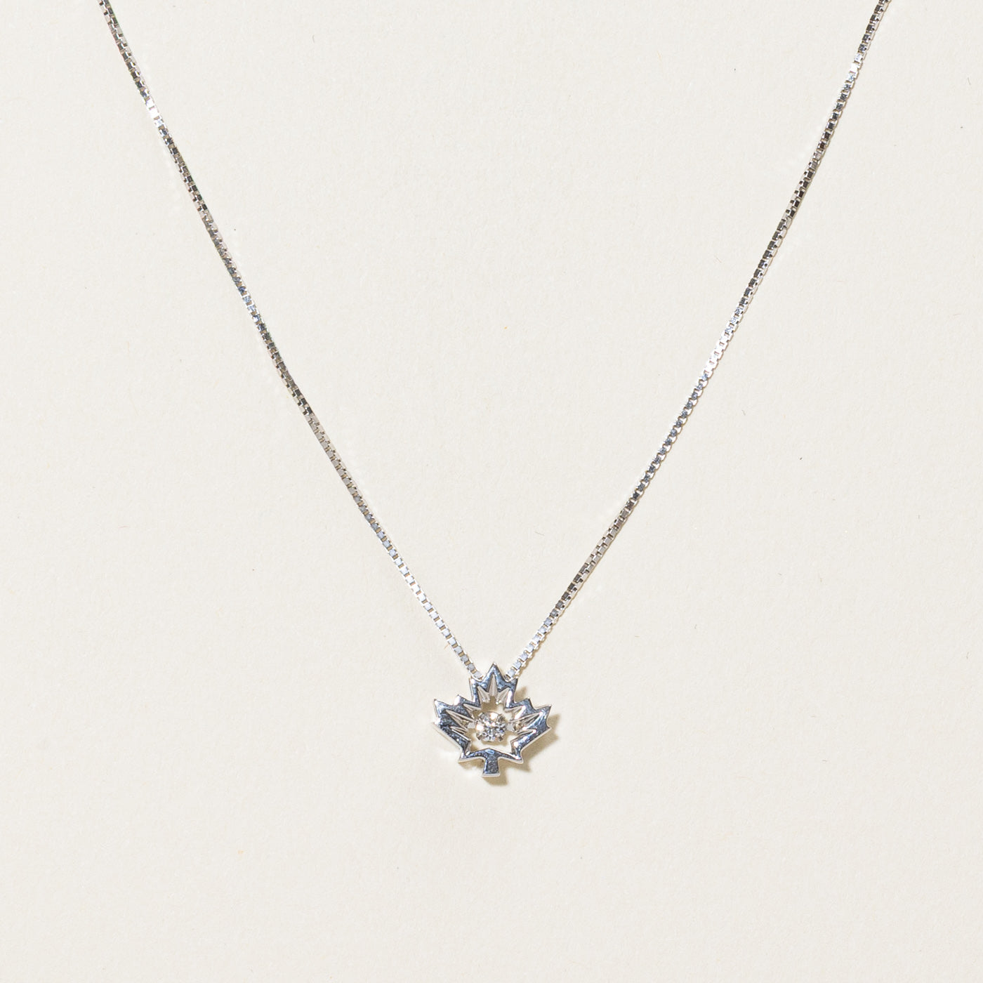 0.05ct Diamond Maple Leaf Pendant Necklace in 18K Gold - Elegant Canadian Jewelry Gift for Women - Perfect for Anniversaries, Birthdays & Special Occasions