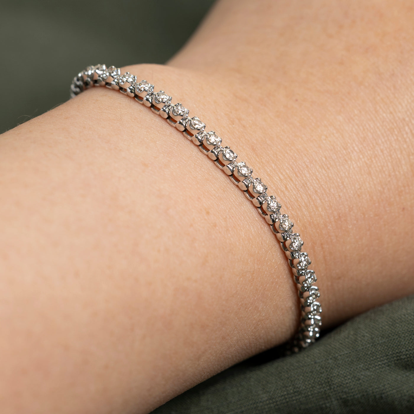 10K White Gold Diamond Tennis Bracelet - 1.96 Carat Total Weight (CTW) - 6.75 Inches - Elegant Jewelry for Women - Perfect for Weddings, Anniversaries & Special Occasions