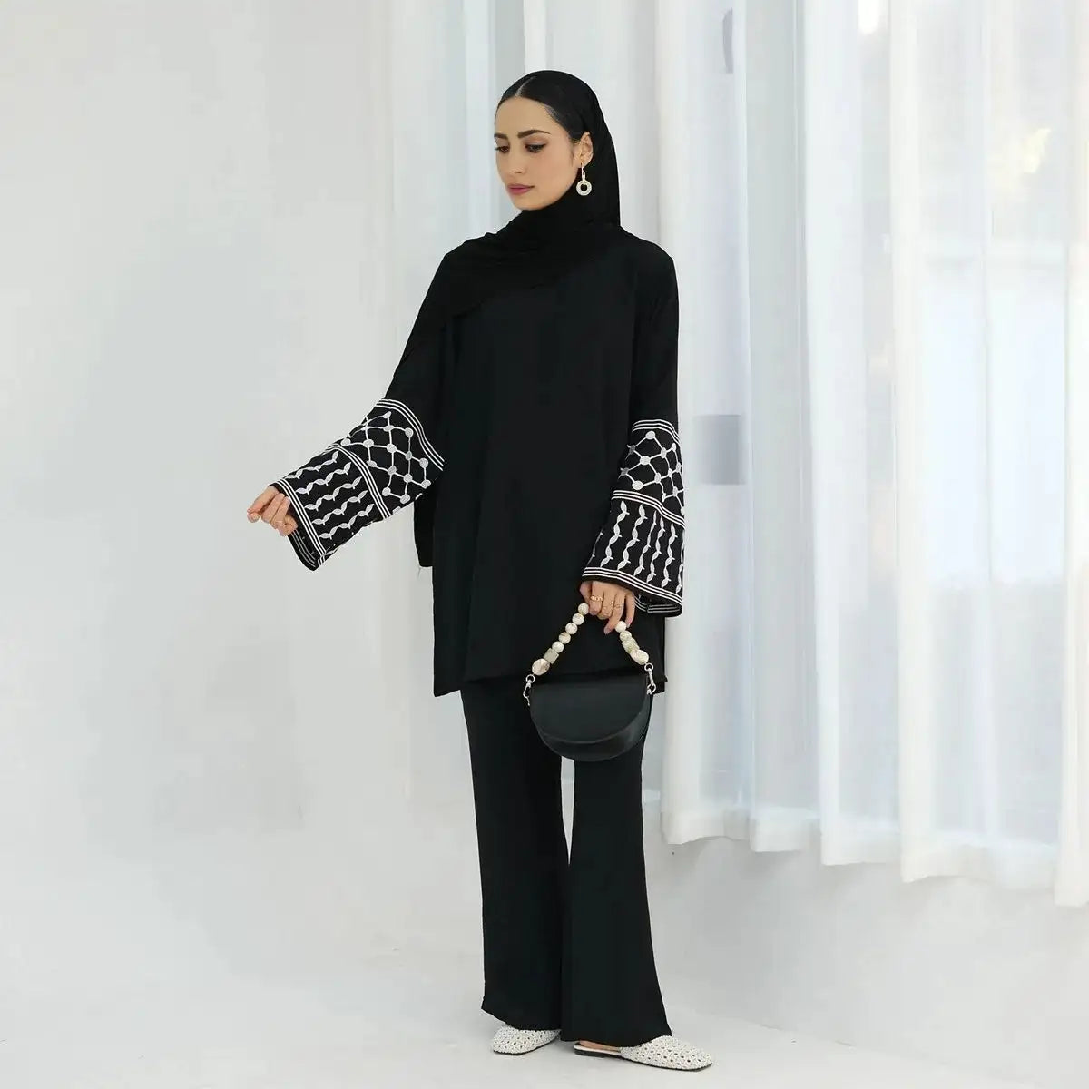 2-Piece Keffiyeh Embroidery Sleeve Wrinkle Pant Suit Set with Tops - Stylish Women's Outfit for Casual Wear, Office, and Special Occasions