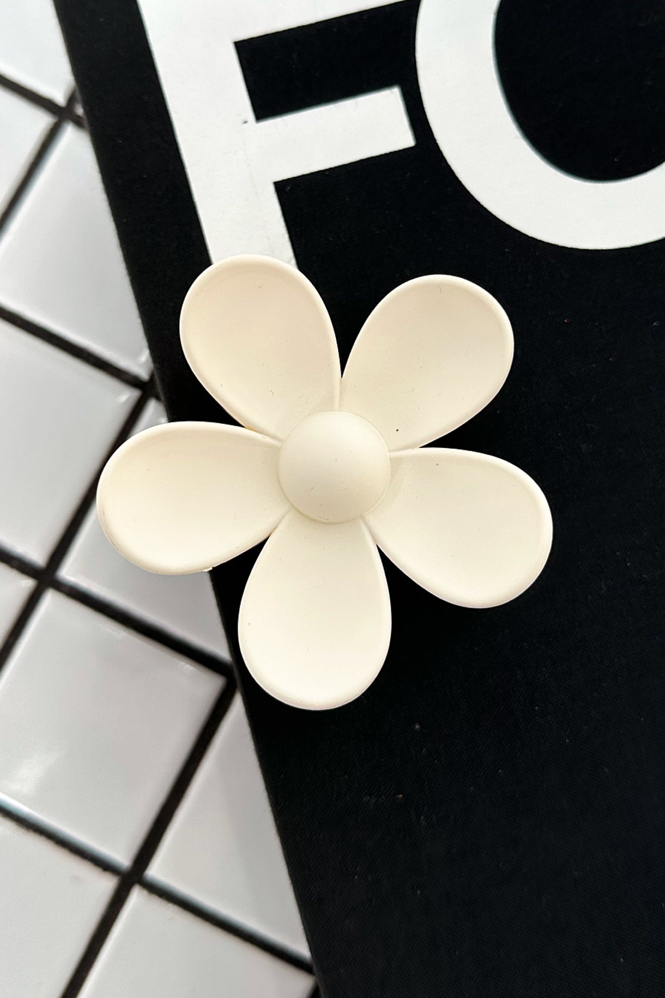 Heidi Claw Hair Clip - Cream Color Hair Claw for Women, Girls - Perfect for Ponytails, Buns, and Updos - Great for Everyday Use, Work, Gym, and Special Occasions