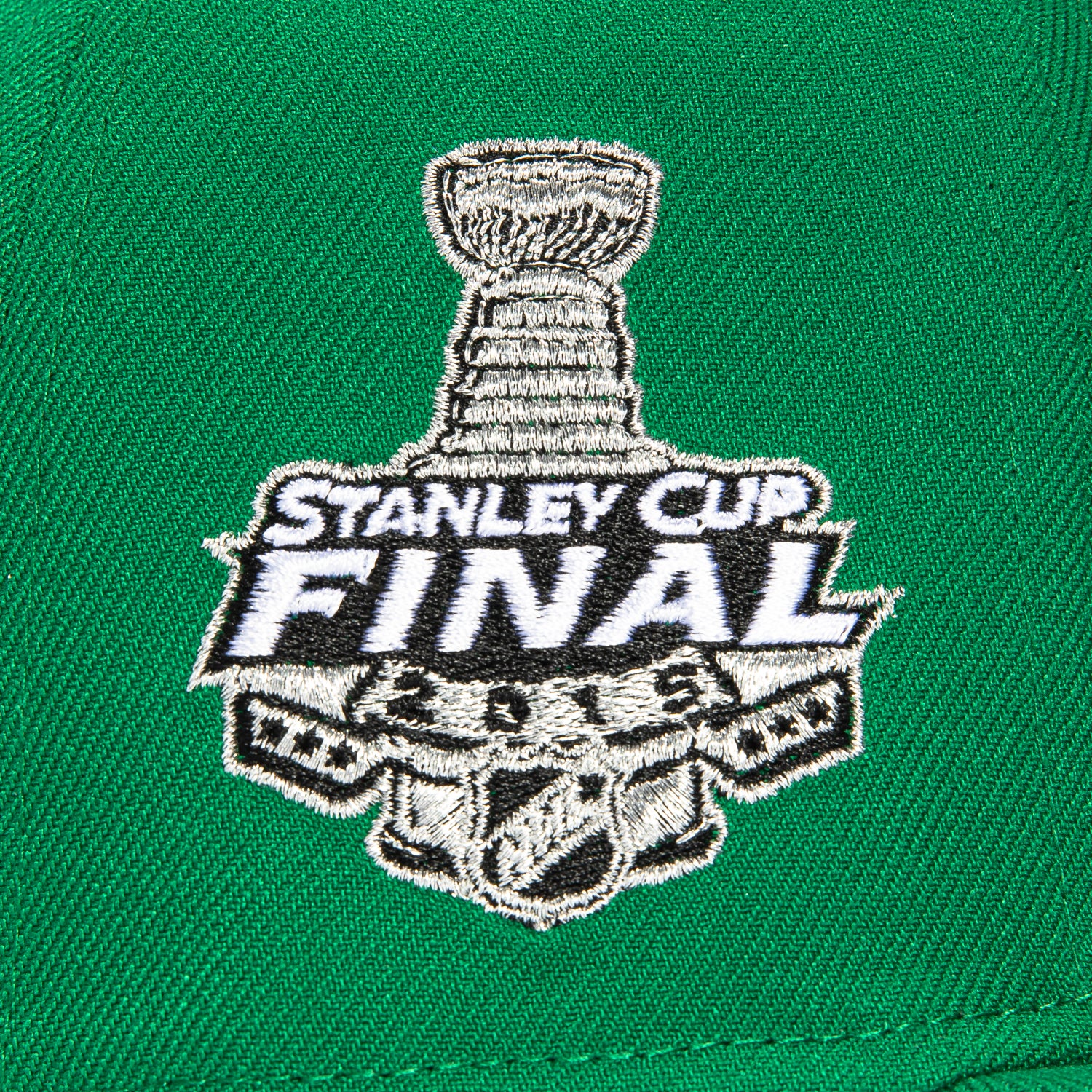 New Era 59Fifty Chicago Blackhawks 2015 Stanley Cup Champions Patch Snapback Hat - Official NHL Licensed Cap for Men, Perfect for Hockey Games, Sports Events & Streetwear Fashion