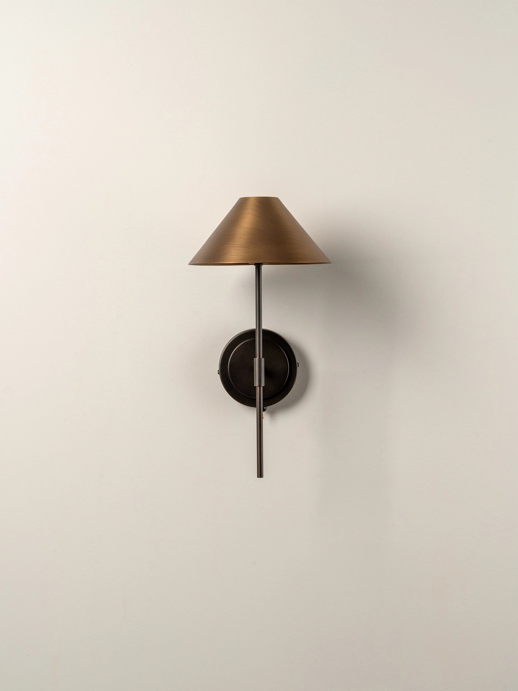 Vintage Aged Brass and Bronze Wall Light - Classic Sconce for Bedroom, Living Room, or Hallway Lighting