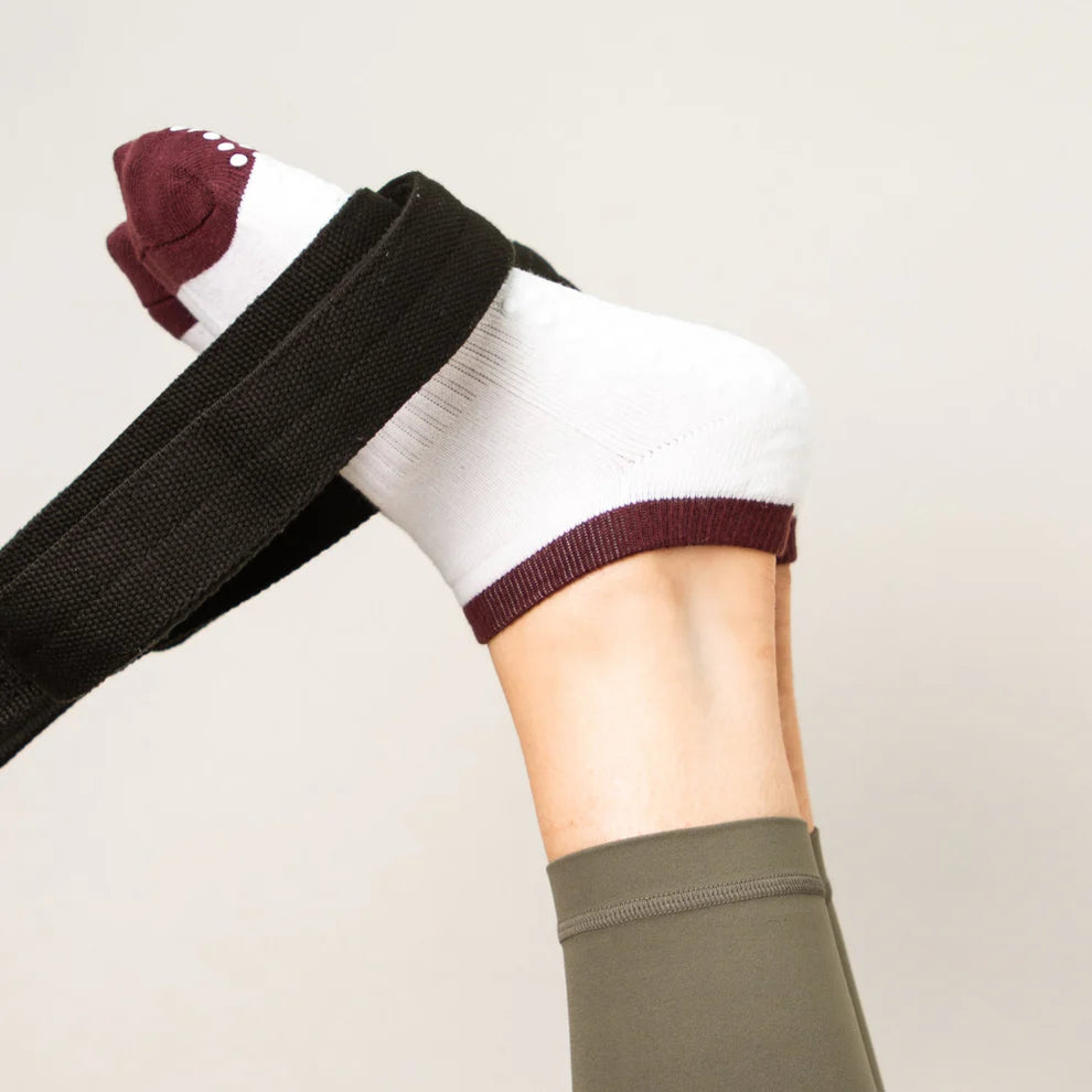 Non-Slip Grip Socks for Yoga, Pilates & Barre - Anti-Skid Workout Socks with Traction for Women & Men - Perfect for Dance, Gym & Home Exercise