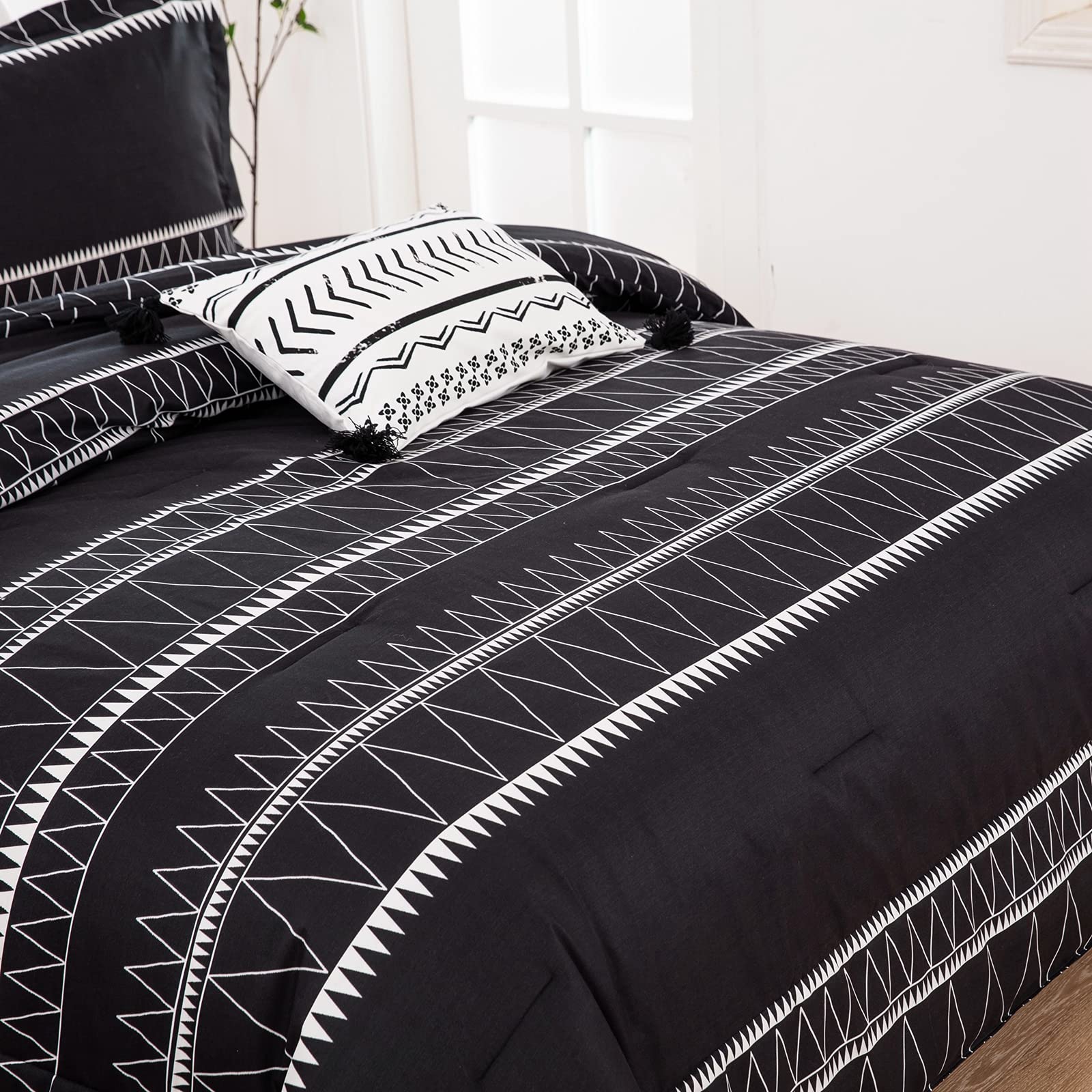 WONGS BEDDING Black Comforter Set Twin Size - Reversible Boho Triangle Striped Down Alternative Bedding - 2 Piece Set (1 Comforter + 1 Pillowcases) - Soft Microfiber 68x86 Inches - Perfect for Teens, Dorms & Guest Rooms