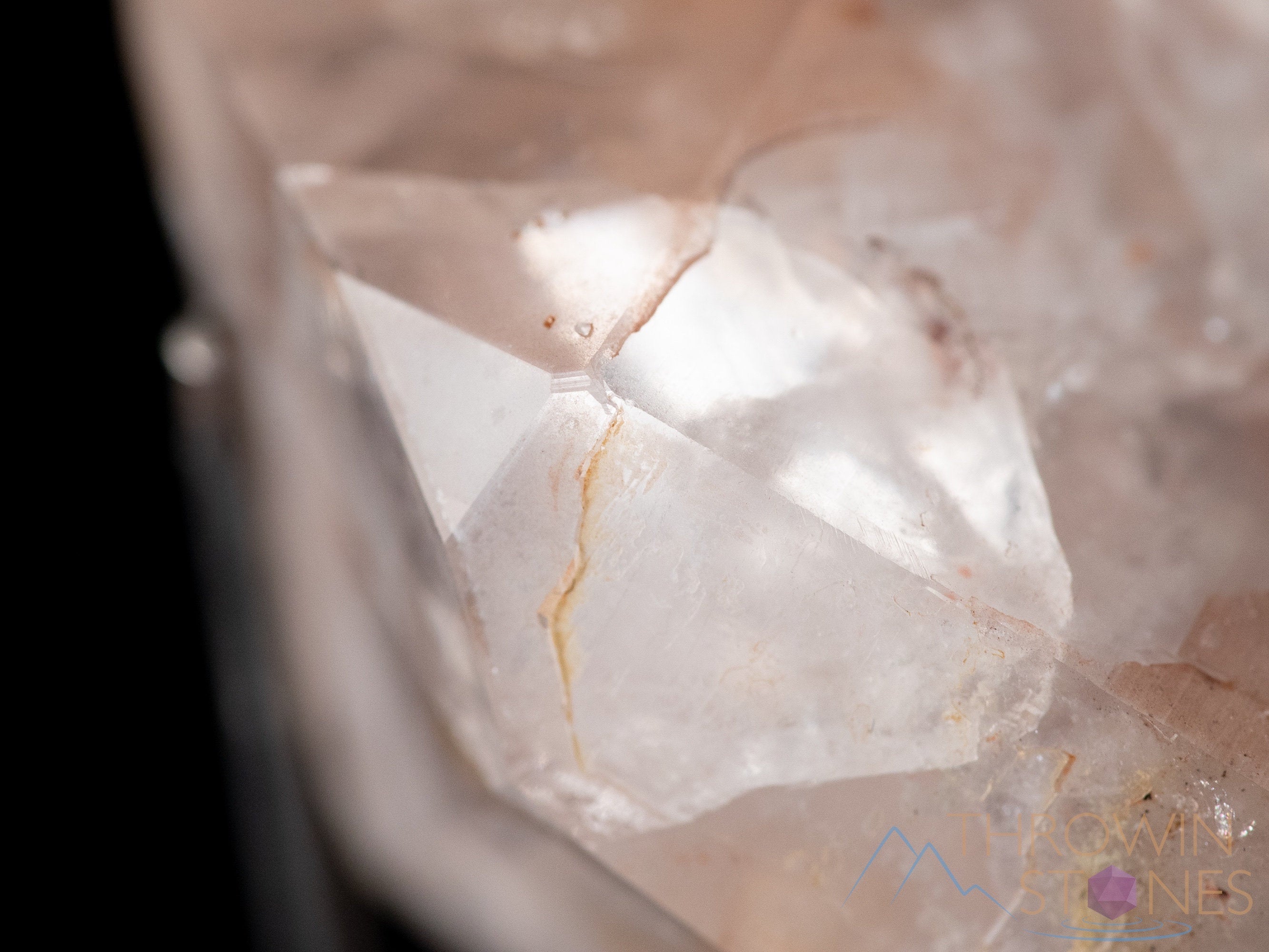**MESSINA QUARTZ Raw Crystal with Hematite & Kaolinite – Natural Healing Stone, Housewarming Gift, Home Decor, Raw Crystals & Minerals (39208) – Perfect for Meditation, Feng Shui & Spiritual Healing**
