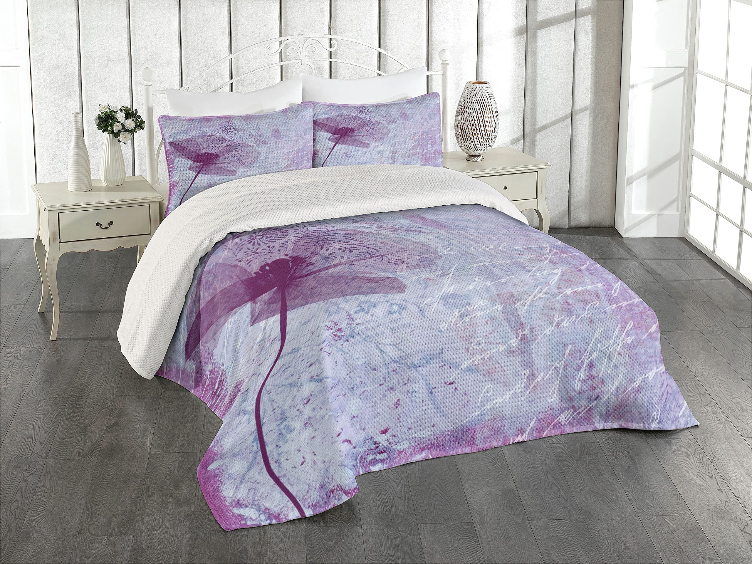 Ambesonne Poppy Flower Quilt Set - King Size 3-Piece Bedspread with 2 Pillow Shams, Vintage Floral Design with Poetry Pattern in Lilac | Romantic Bedroom Decor for Master Bedroom, Guest Room & Bohemian Style Homes
