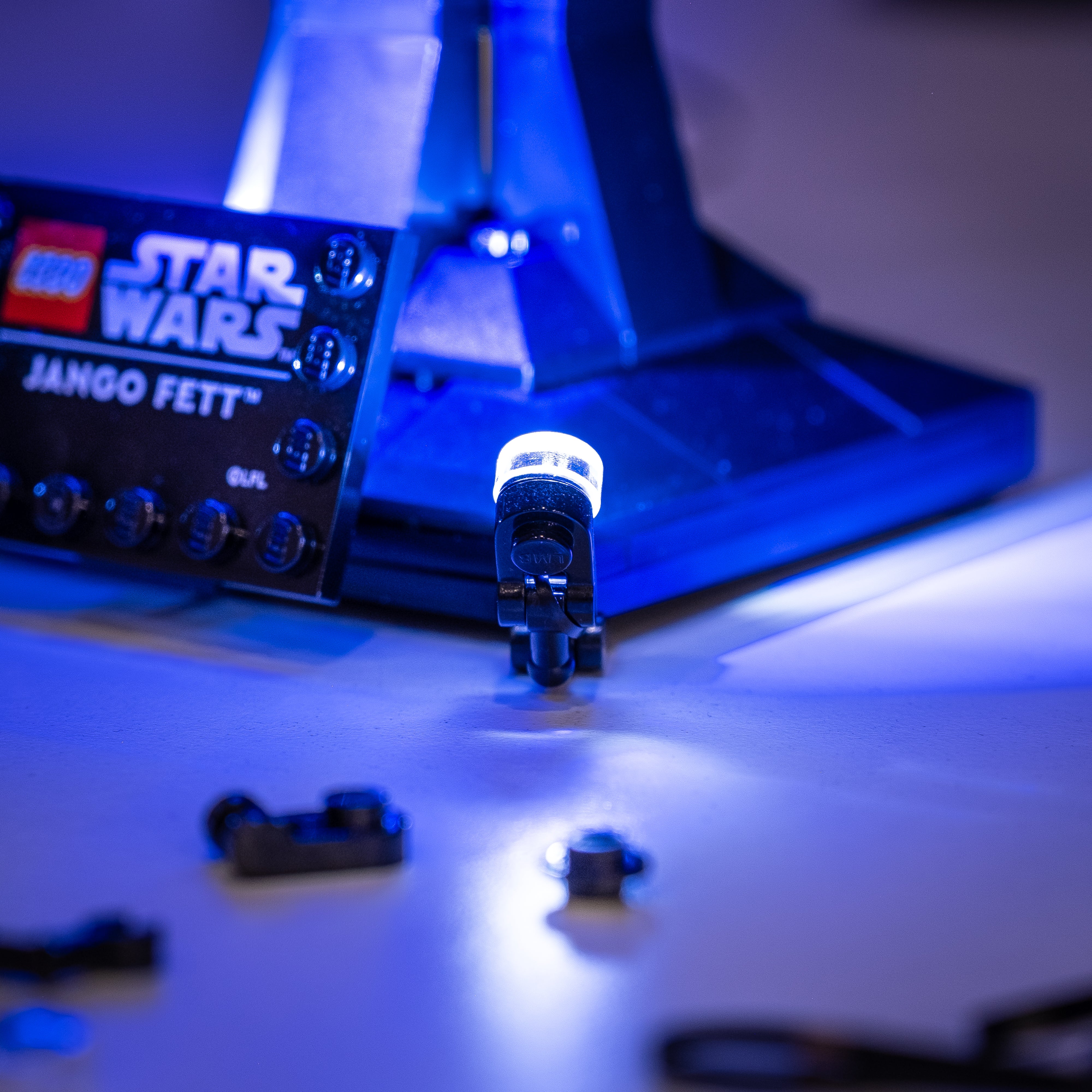 LEGO® Jango Fett™ Helmet #75408 DIY Building Kit with Light - Star Wars Collectible for Adults & Kids - Perfect for Display, Cosplay & Gift Giving