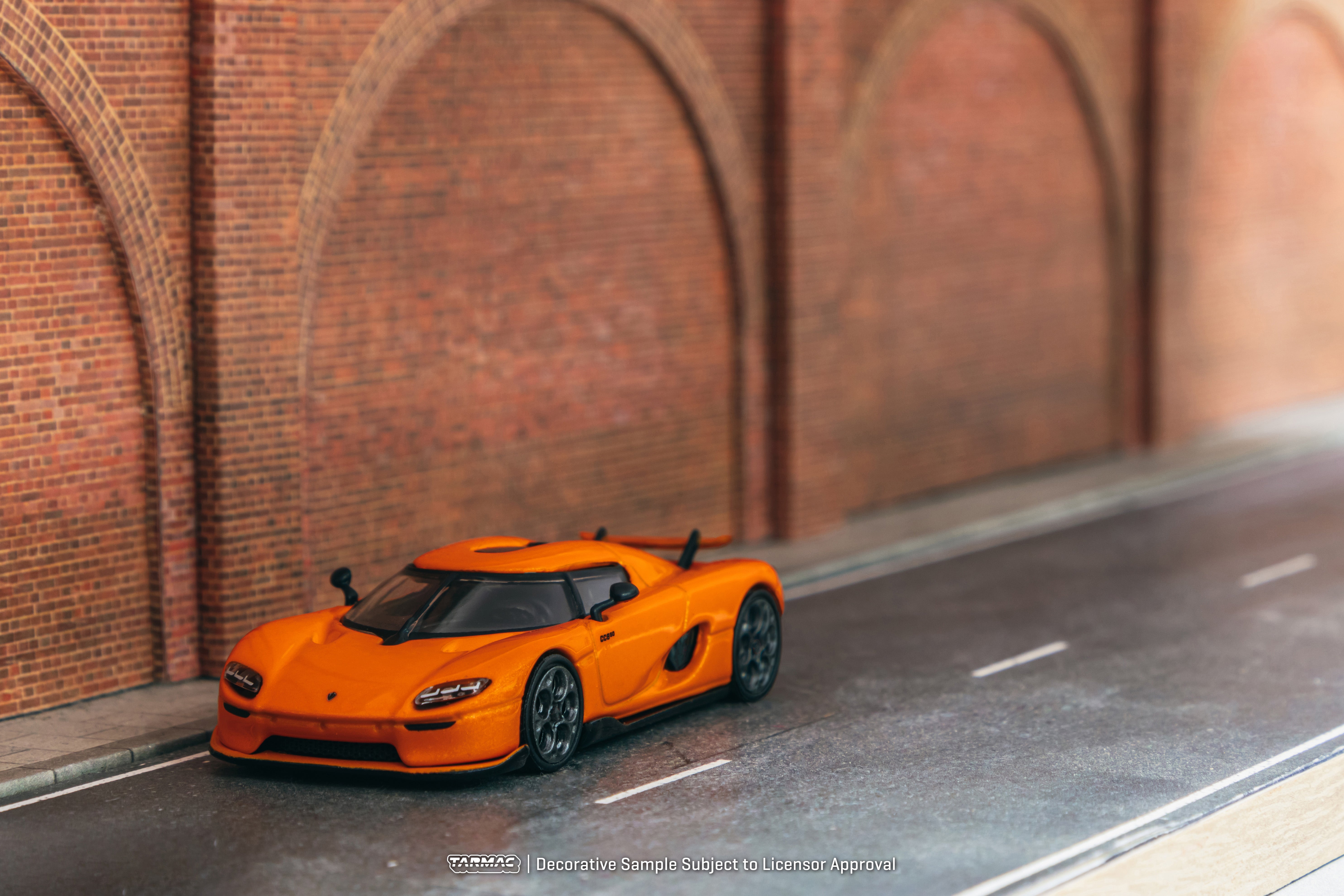 Tarmac Works 1/64 Scale Koenigsegg CC850 Diecast Model Car - Orange - Collectible Miniature for Car Enthusiasts - Perfect for Display, Gifts, and Model Car Collections