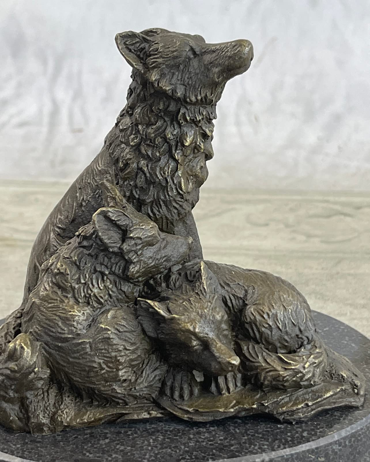 Howl of the Wild Wolf Cast Bronze Garden Statue - European Design Outdoor Decor for Patio, Yard & Garden Landscaping