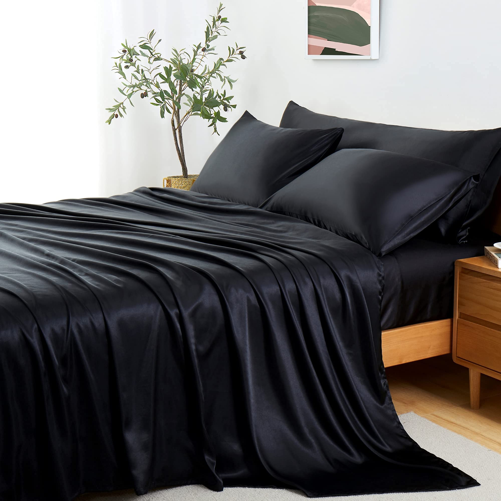 Entisn 5-Piece Queen Size Satin Bed Sheets Set - Ultra Soft & Breathable Luxury Bedding (1 Fitted Sheet, 1 Flat Sheet, 3 Pillowcases) - Perfect for Master Bedroom, Guest Room & Hotel Use - Black Silky Satin Sheets for Year-Round Comfort