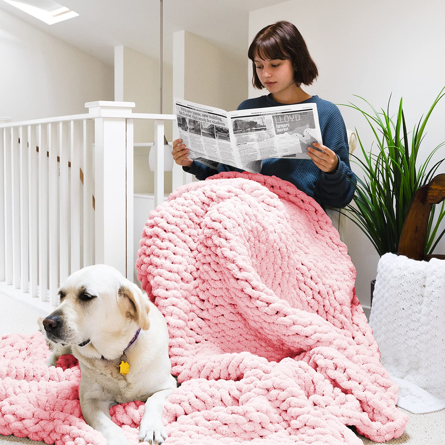 ERLYEEN Handmade Chunky Knit Chenille Blanket - Ultra Soft & Warm King Size 80x80 Inch - Perfect for Bed, Sofa, and Chair - Ideal Cozy Gift in Light Pink - Great for Winter Nights, Movie Time & Home Decor