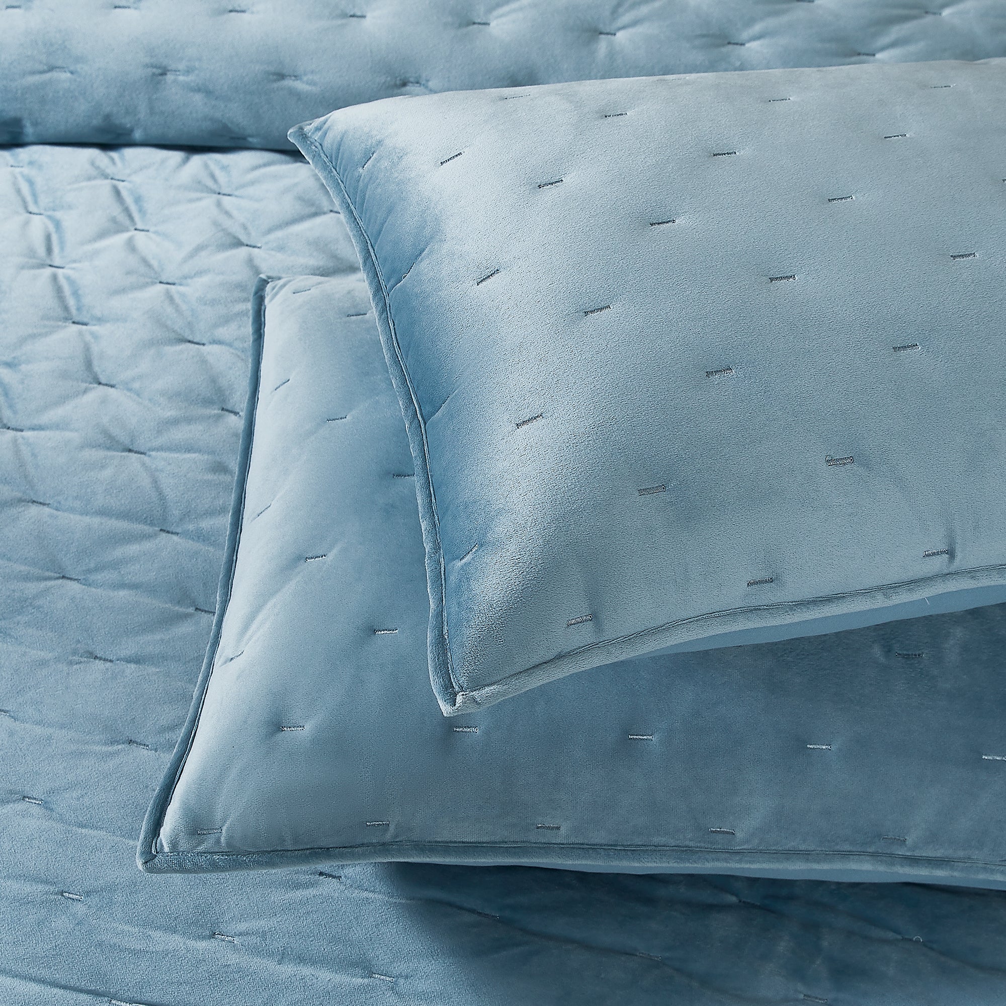 Haven Velvet Embroidered Quilt Set - Ultra Soft 3-Piece Bedding Set for Queen/King Size Beds | Luxury Bedroom Decor & Cozy Winter Nights