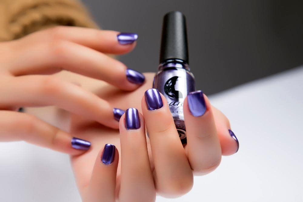 Holographic Chrome Nail Polish - Mirror Effect & Metallic Shine for Nail Art