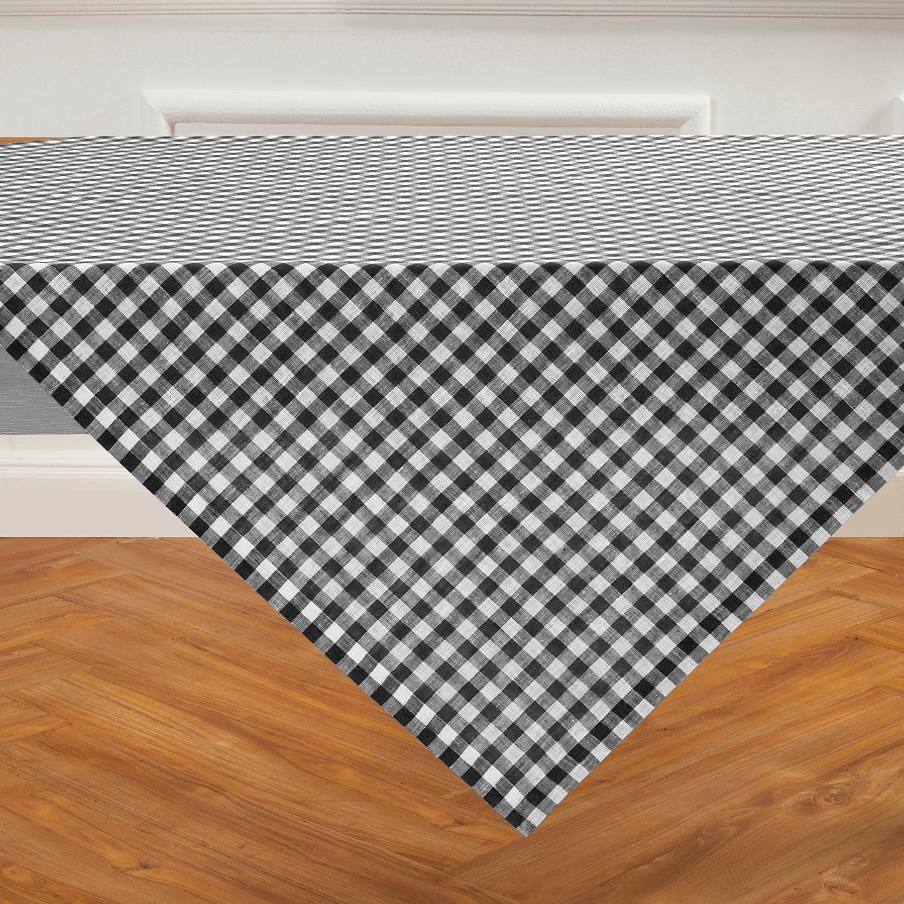 Classic Gingham Table Throw - Stylish Cotton Tablecloth for Dining, Picnics & Outdoor Events - Perfect for Kitchen, Party & Home Decor