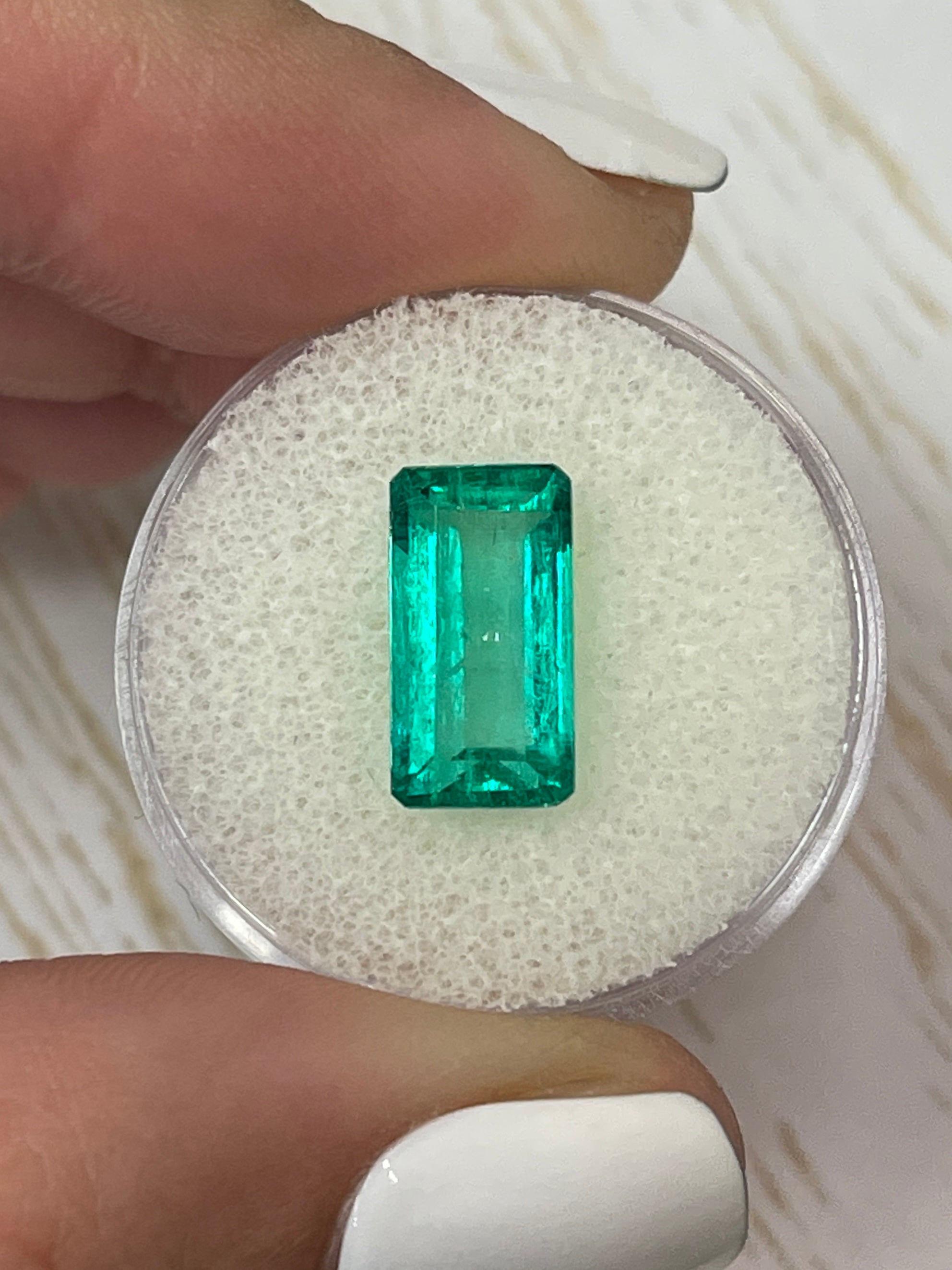 4.26 Carat Vivid Bluish Green Natural Colombian Emerald - 13x7mm Elongated Emerald Cut Loose Gemstone for Jewelry Making & Engagement Rings