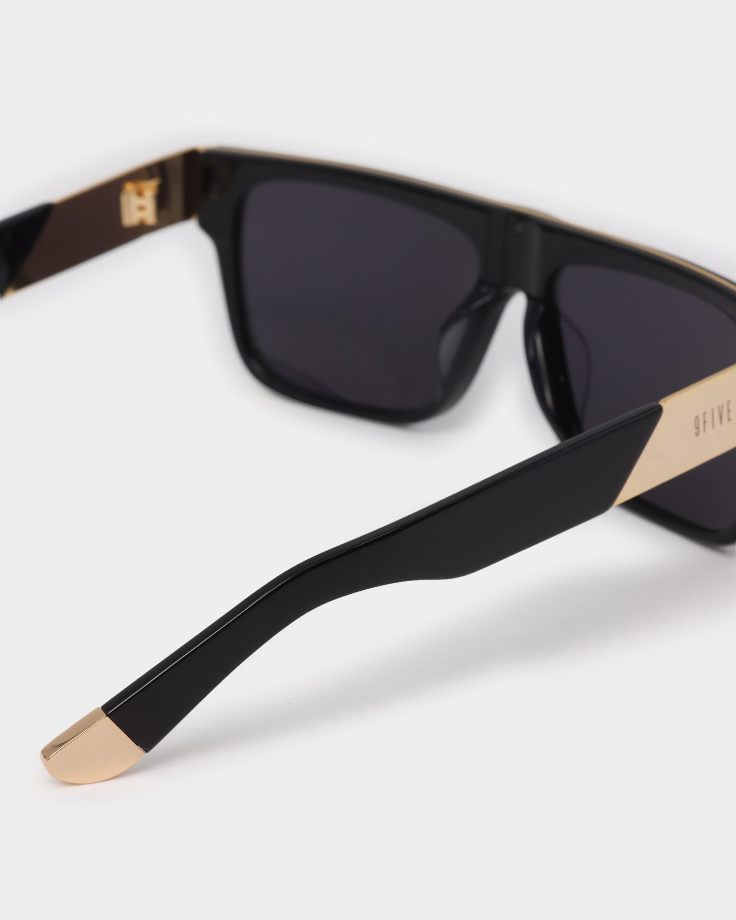 22 Black/Gold Polarized Sunglasses for Men & Women - UV Protection, Fashionable & Lightweight - Perfect for Driving, Beach & Outdoor Activities