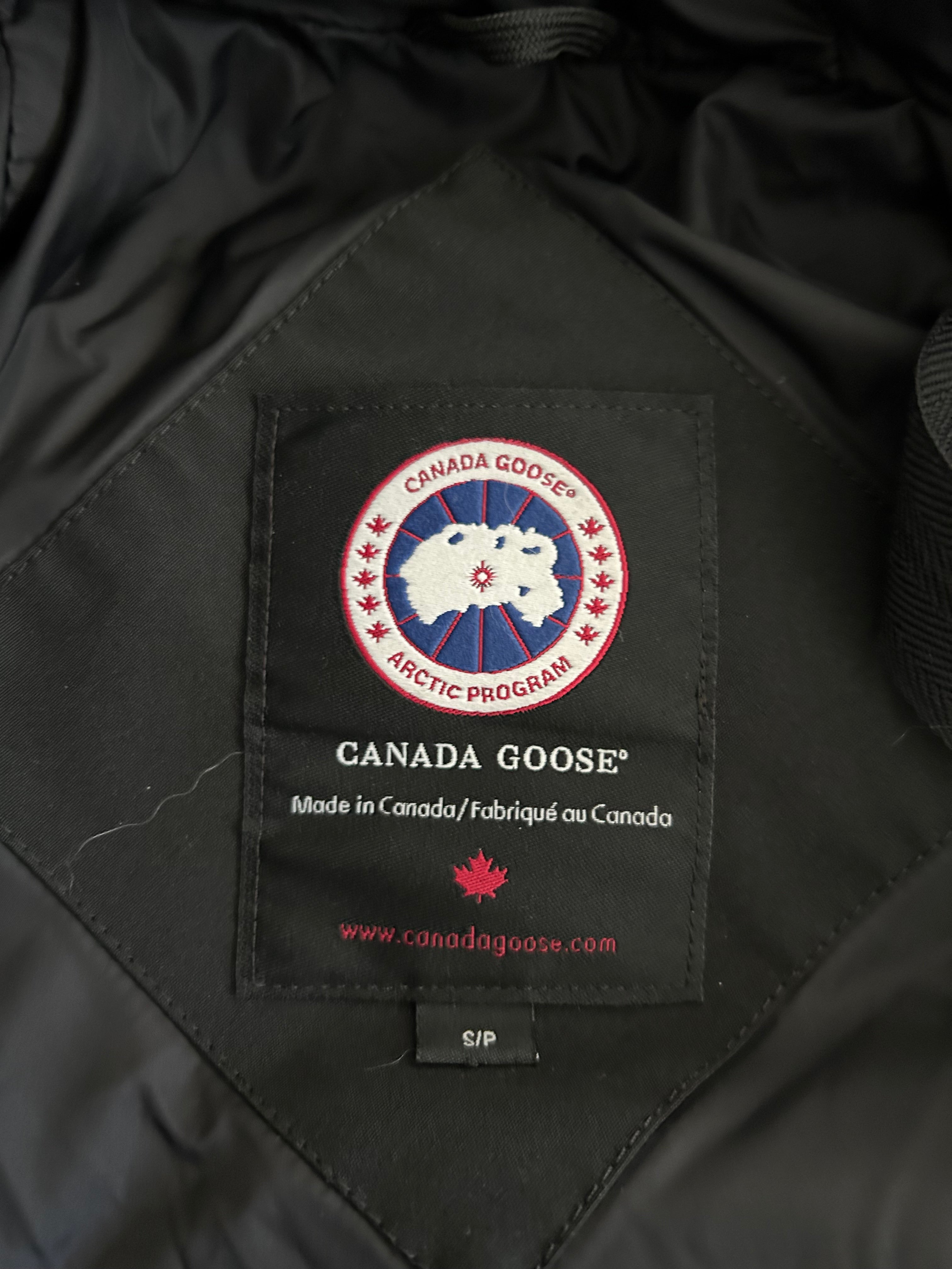 Canada Goose Black Shelburne Women's Parka - Waterproof Winter Coat with Fur Trim Hood for Cold Weather, Outdoor Activities & City Fashion