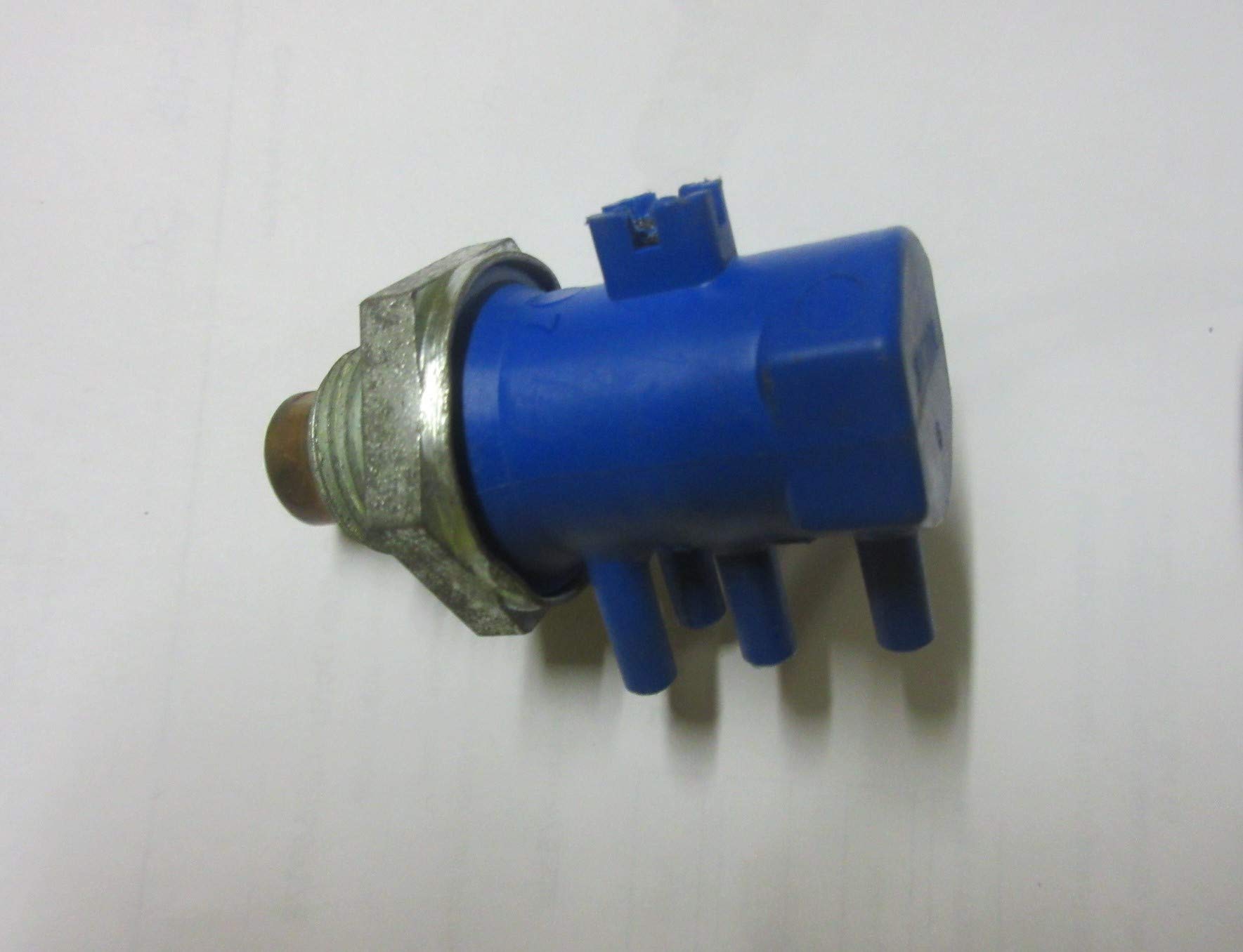 GM V8 400 CID Ported Vacuum Switch 3040871 - Replacement Part for Classic Cars & Trucks - Perfect for Engine Performance & Restoration Projects