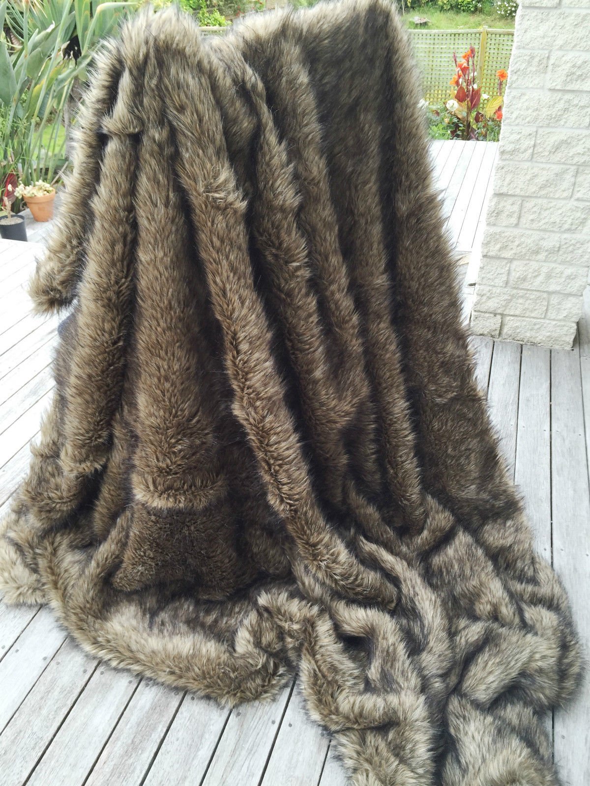 Luxury Faux Fur Throw Blanket - New Zealand Inspired Wolf/Coyote Design - 59